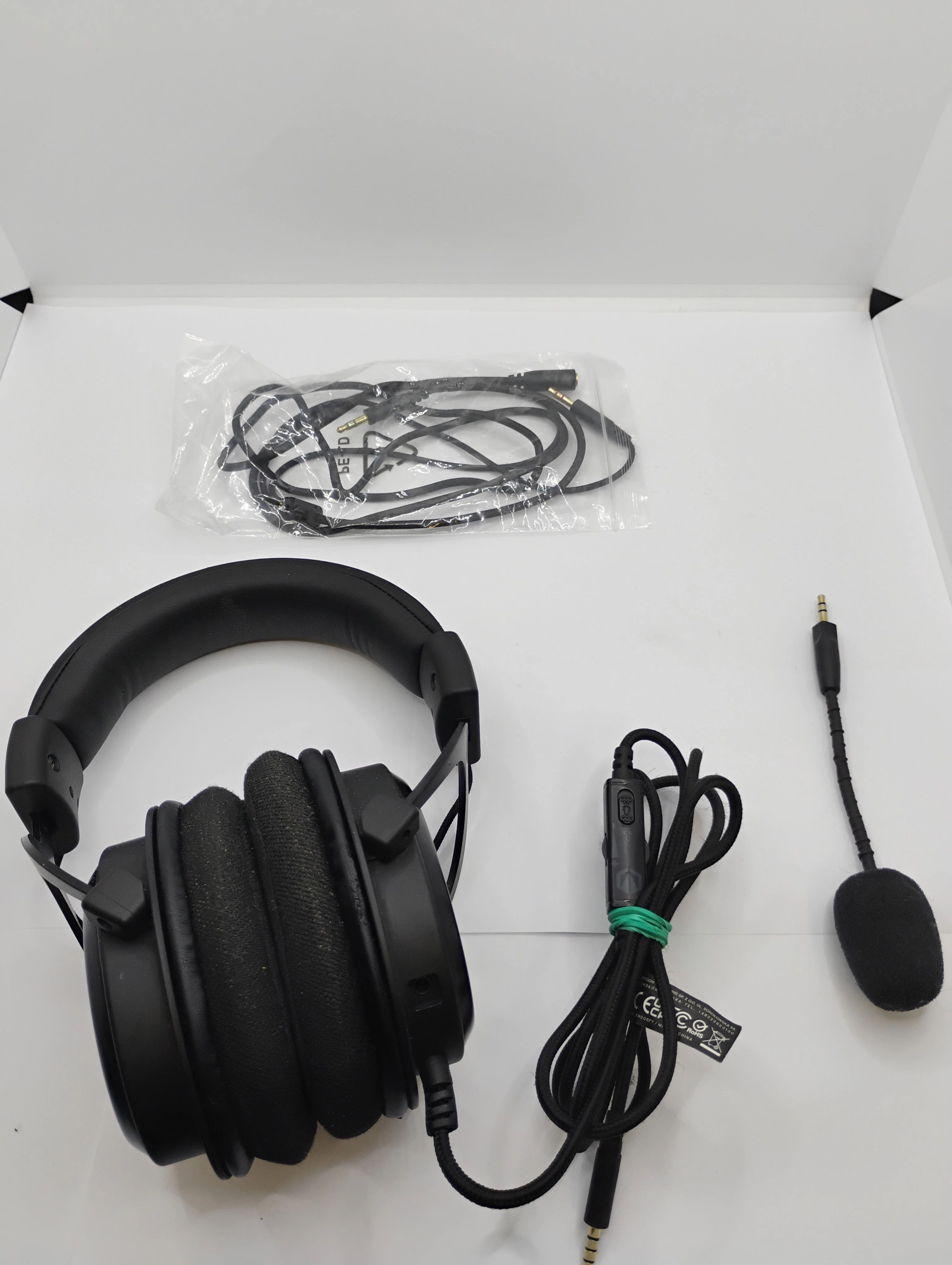 sluchawki-nauszne-z-mikrofonem-endorfy-viro-infra-ey1a003-dworcowa-26-bytom