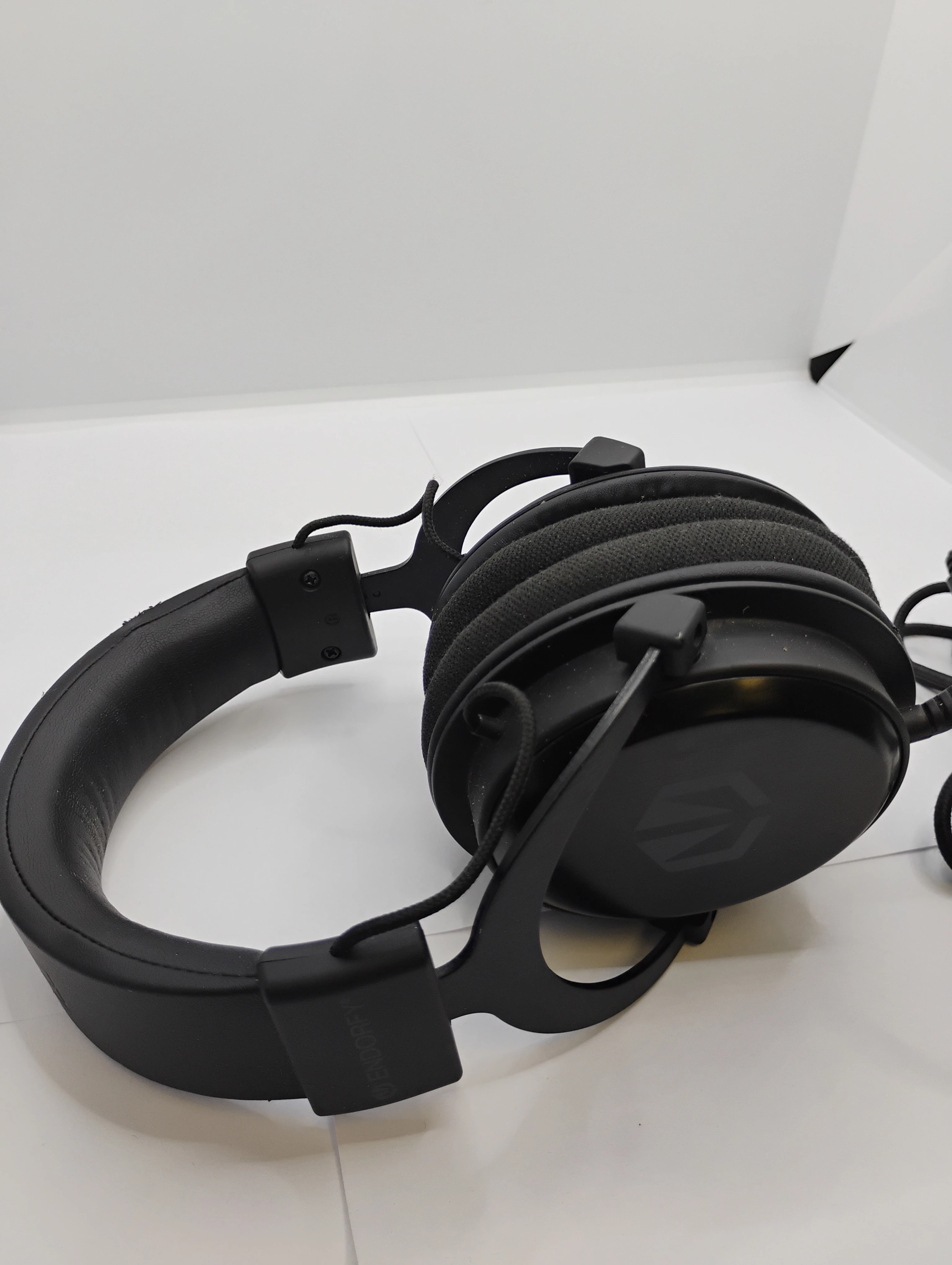 sluchawki-nauszne-z-mikrofonem-endorfy-viro-infra-ey1a003-stan-11323-2