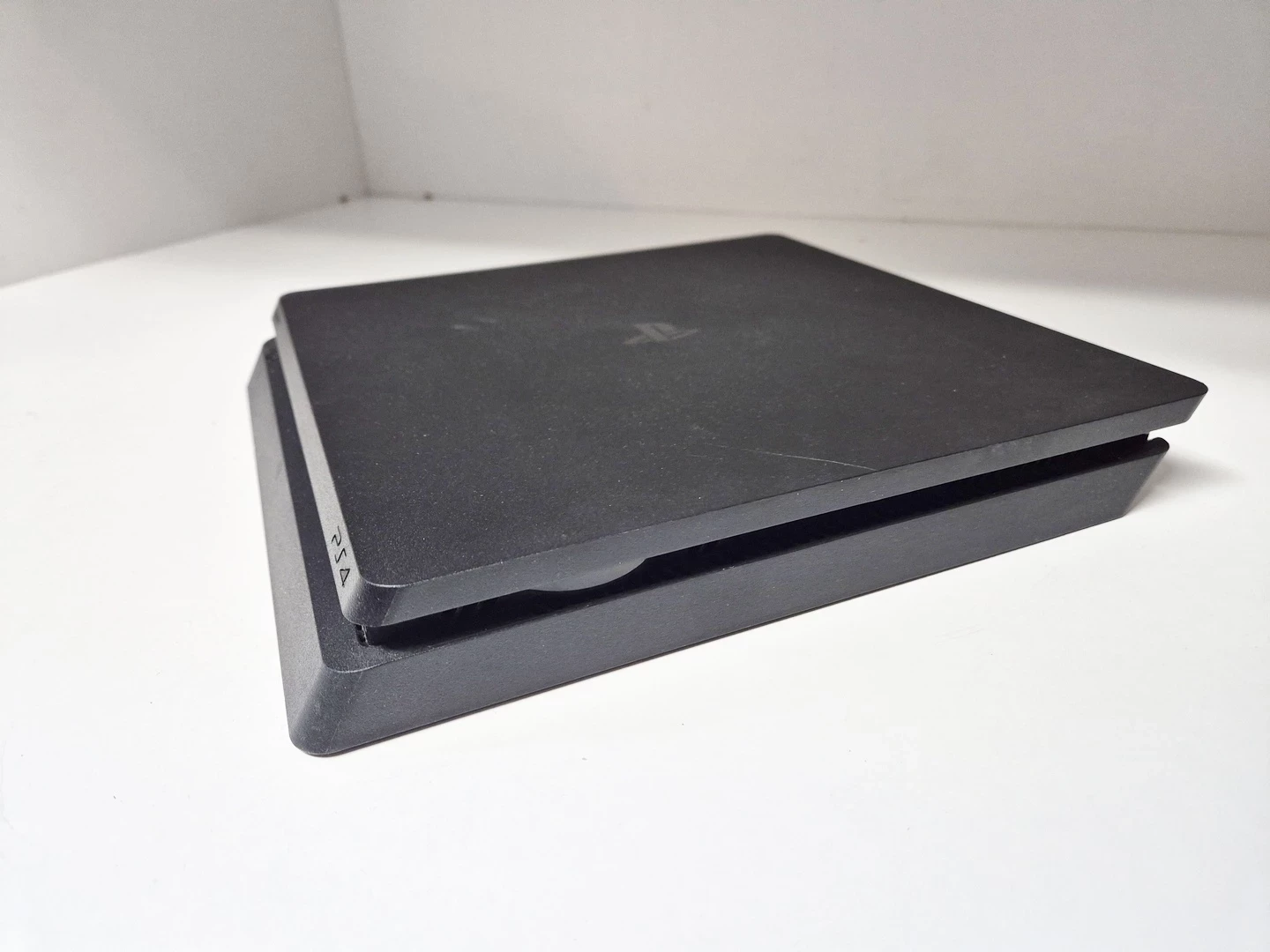 konsola-sony-ps4-cuh-2116b-1tb-pad-liczba-kontrolerow-w-zestawie-205994-225550