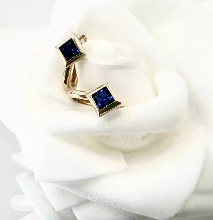 delikatne-zlote-kolczyki-granatowa-cyrkonia-zapiecie-angielskie-p585-215g-ean-gtin-0085971595137