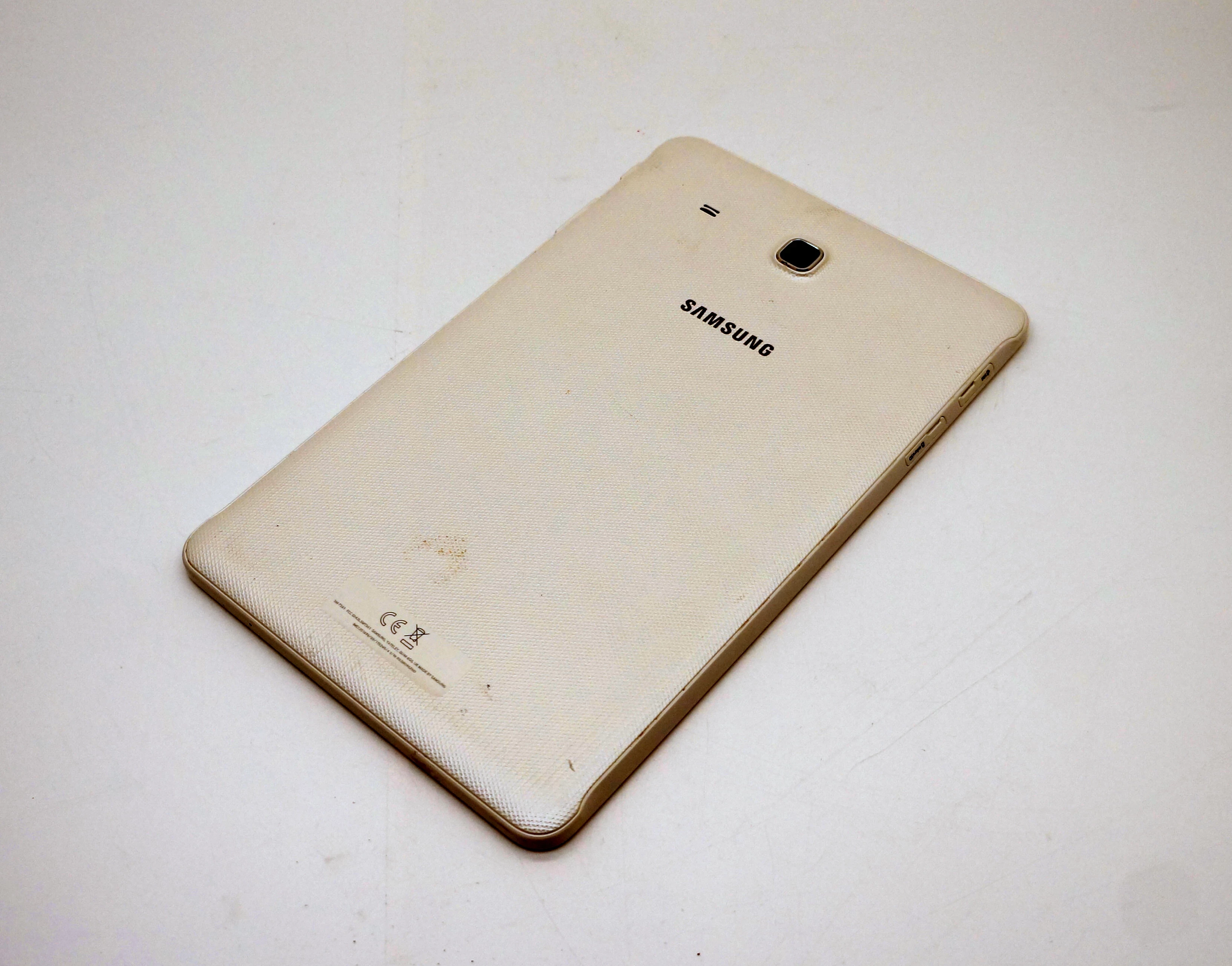 tablet-samsung-sm-t561-96-15-gb-8-gb-bialy-transmisja-danych-217-128