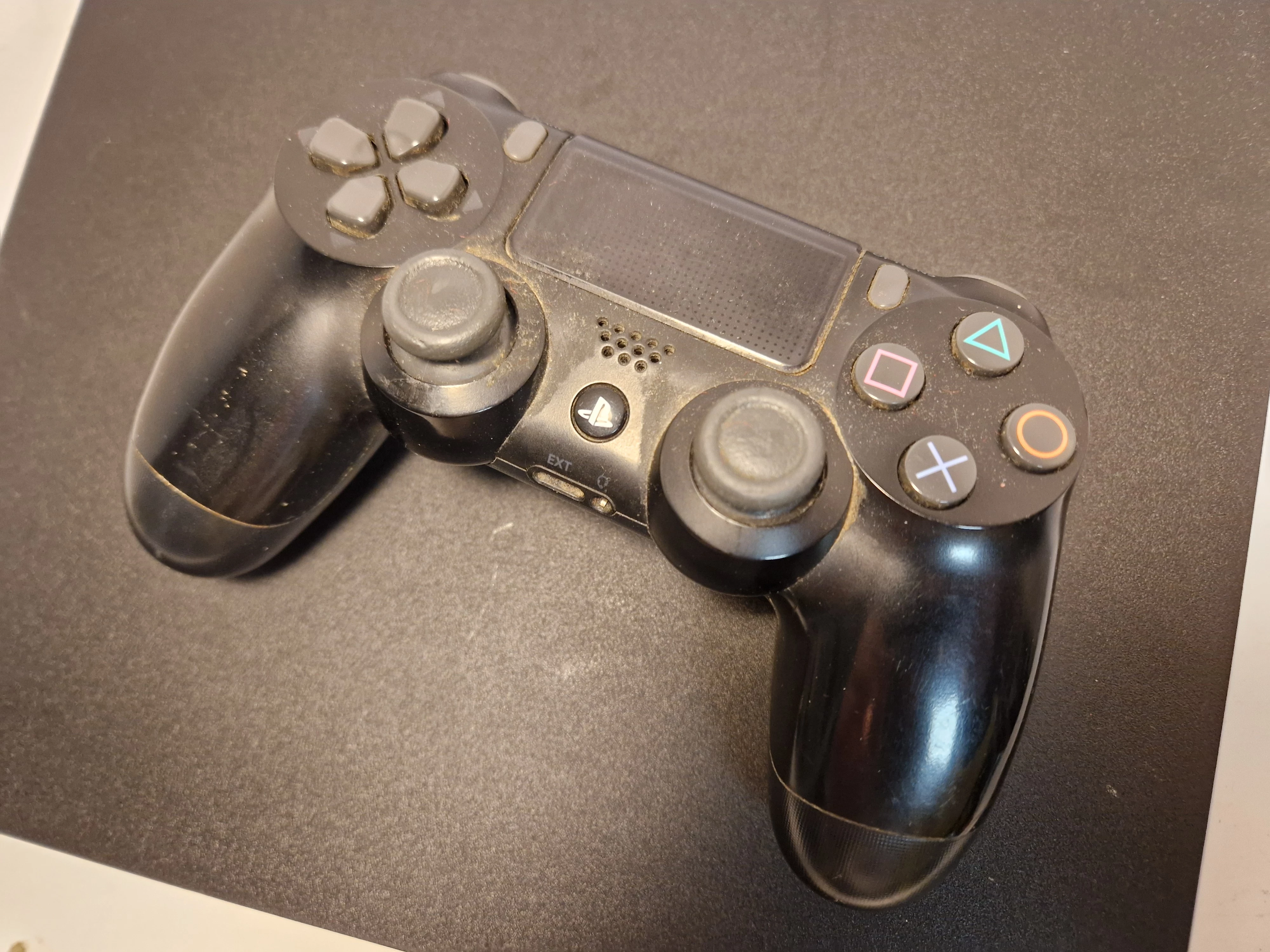 konsola-ps4-slim-500gb-pad-liczba-kontrolerow-w-zestawie-205994-257974