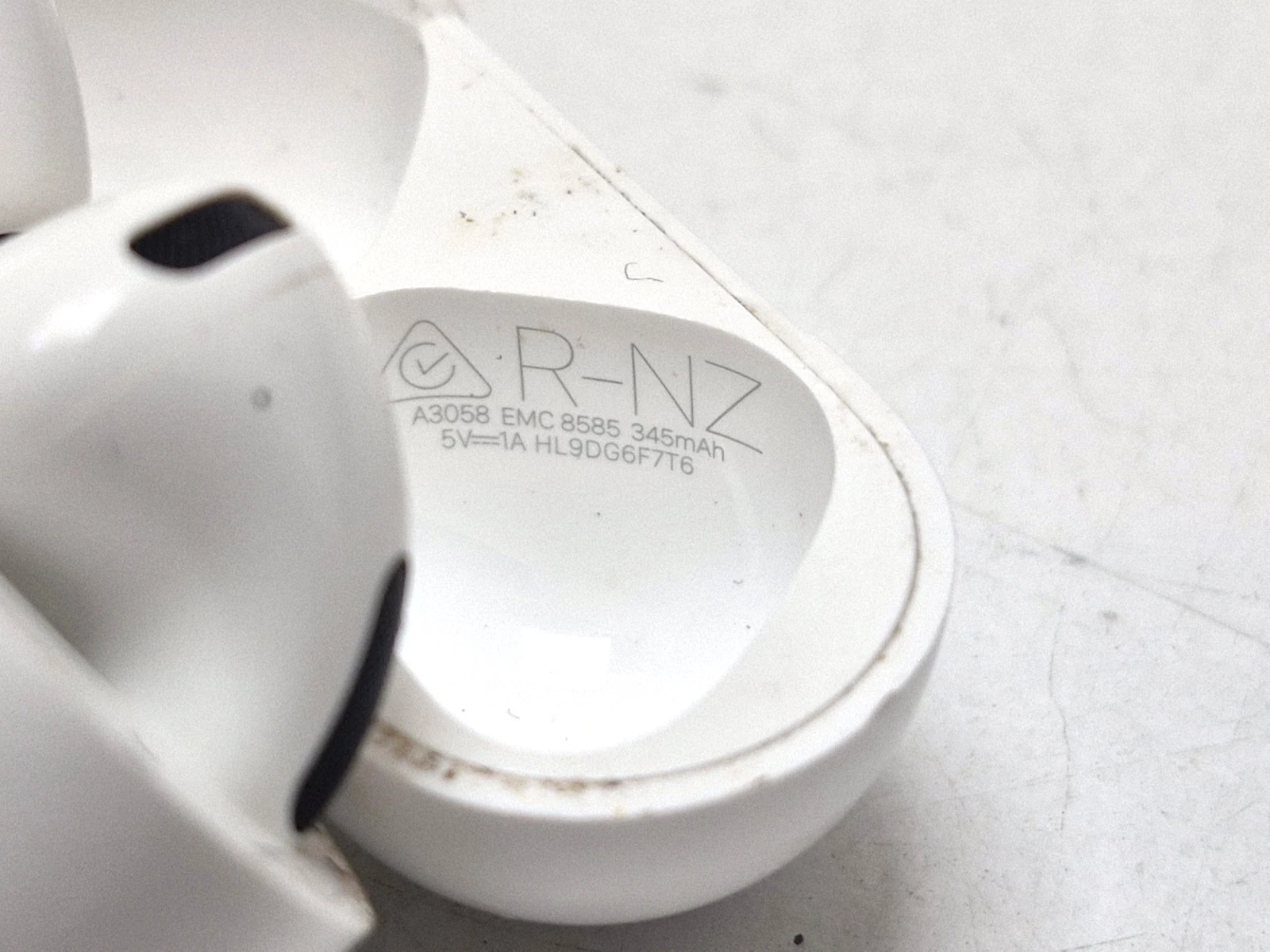 sluchawki-bezprzewodowe-douszne-apple-airpods-4-anc-bluetooth-biale-stan-11323-2