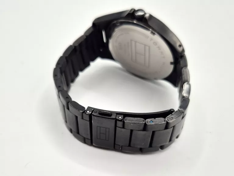 zegarek-meski-tommy-hilfiger-classic-1710680-ksztalt-koperty-129223-2