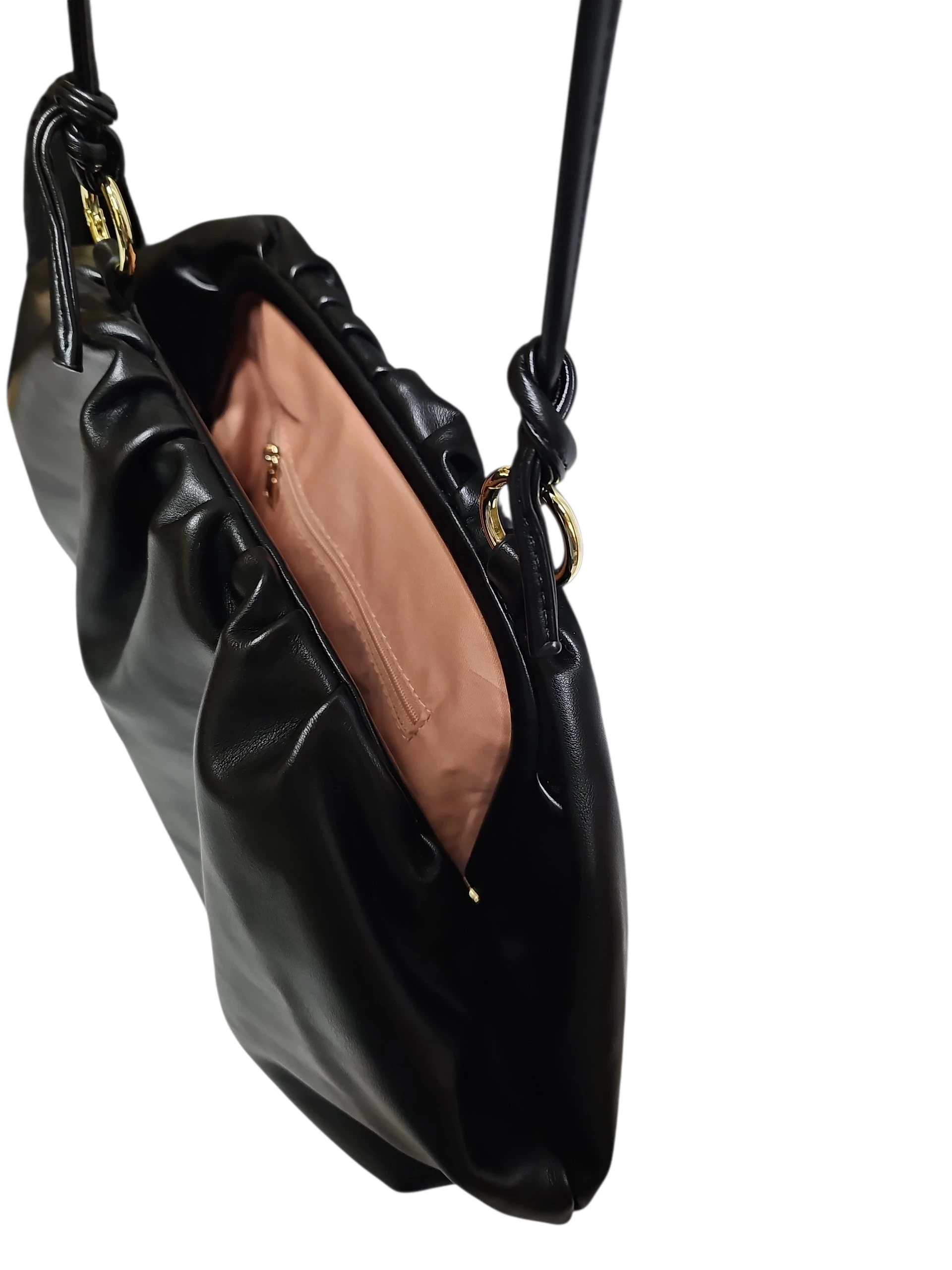 torebka-czarna-z-eko-skory-wielkosc-715-2