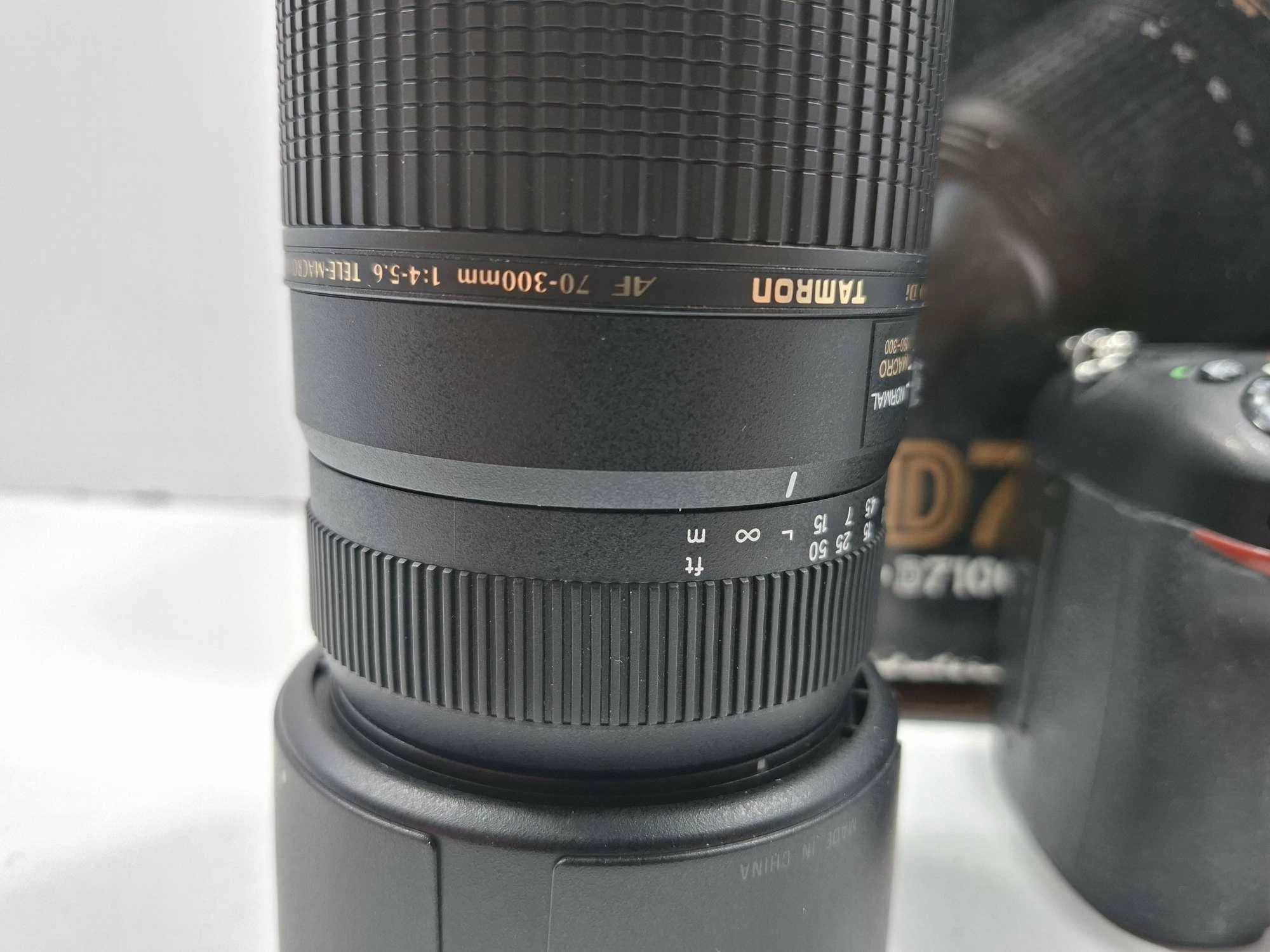 lustrzanka-nikon-d7100-obiektywy-nikkor-18-135-tamron-af-70-300mm-pud-rozdzielczosc-2410