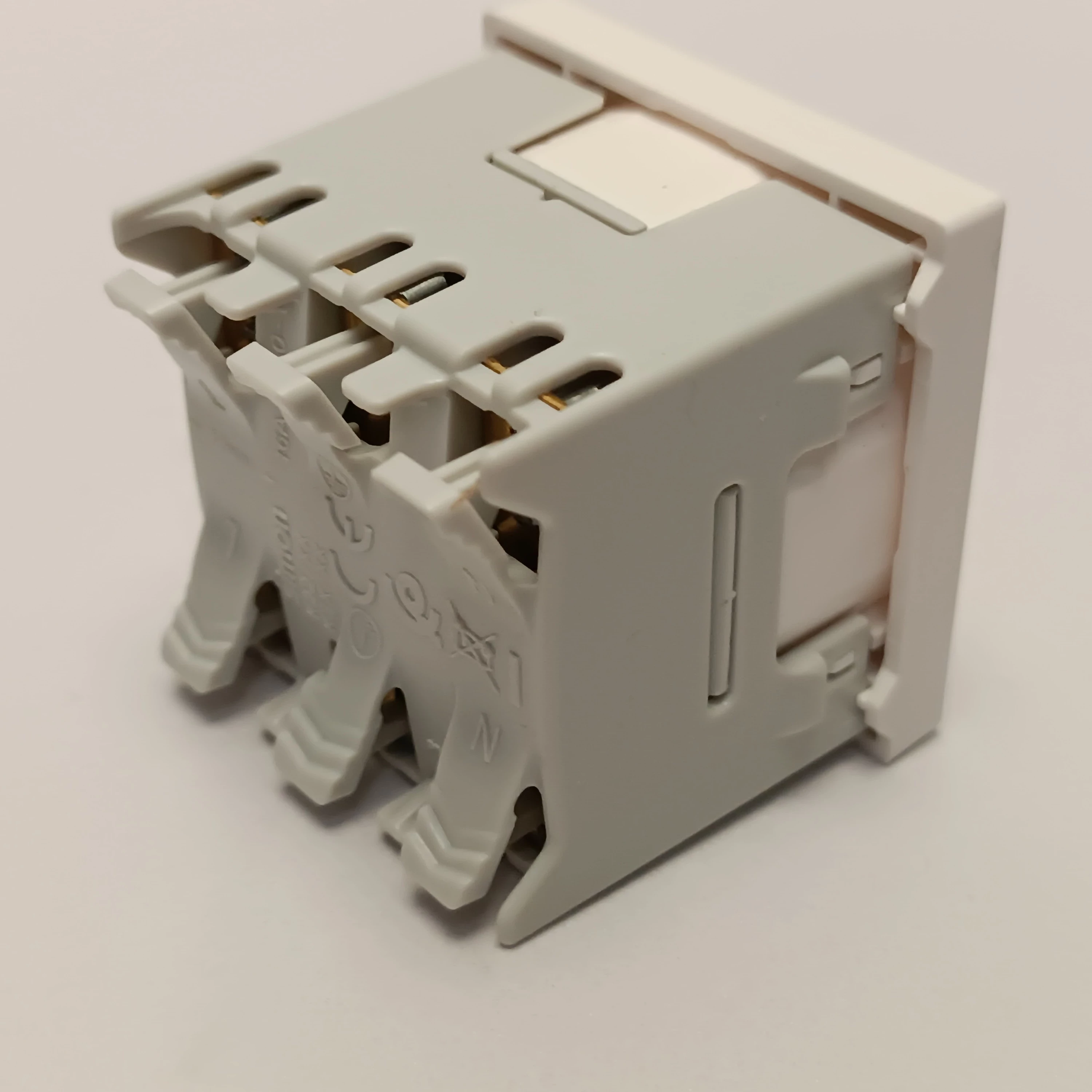 simon-gniazdo-k45-pojedyncze-typ-gniazda-18712-4