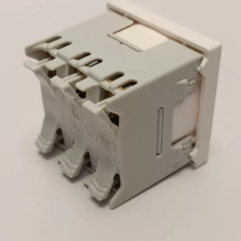 simon-gniazdo-k45-pojedyncze-typ-gniazda-18712-4