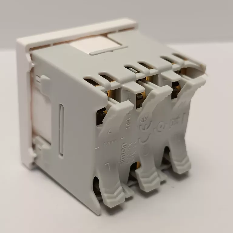 simon-gniazdo-k45-pojedyncze-liczba-gniazdek-18714-1