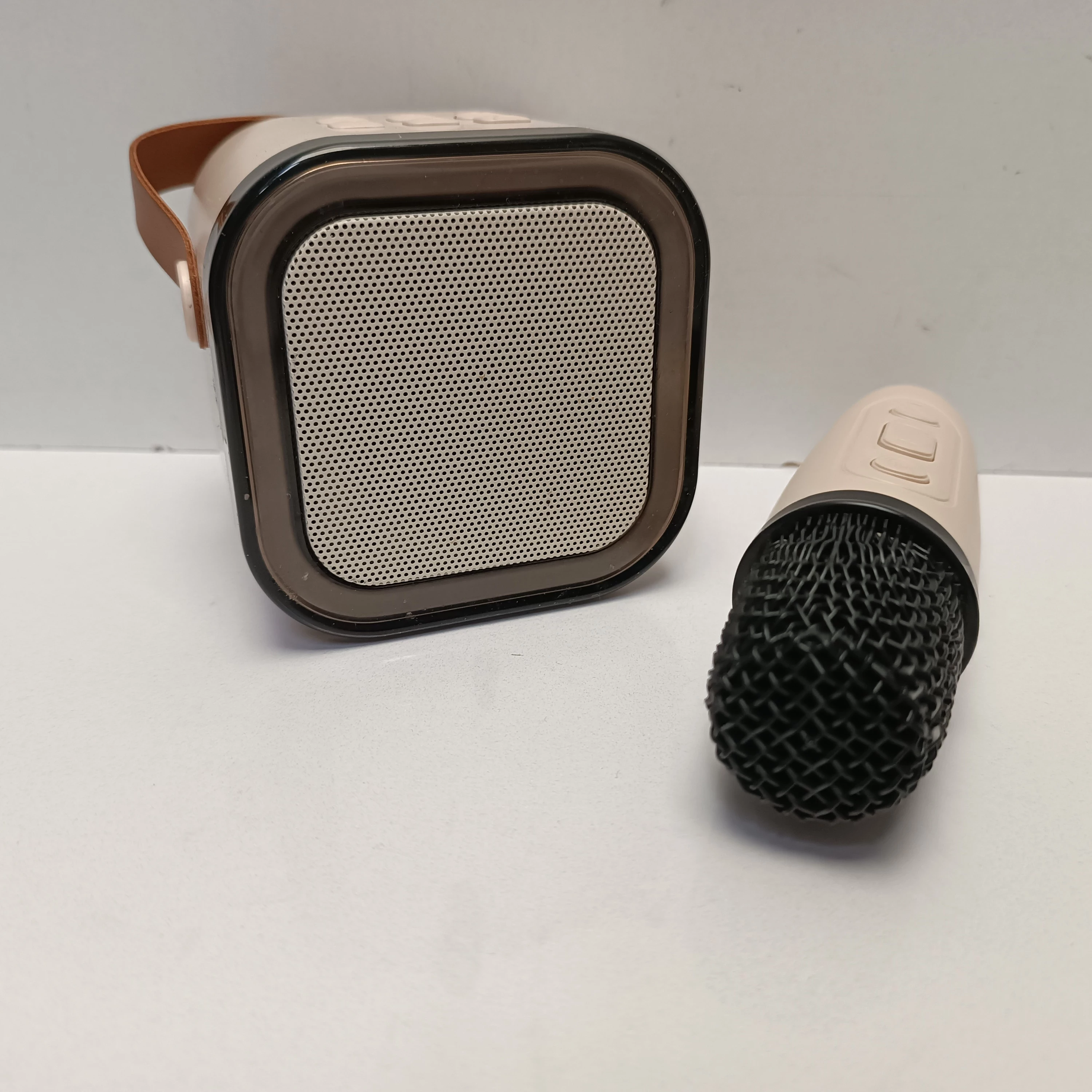 przenosny-glosnik-karaoke-rgb-mikrofon-usb-sd-mini-jack-bluetooth-zestaw-stan-11323-2