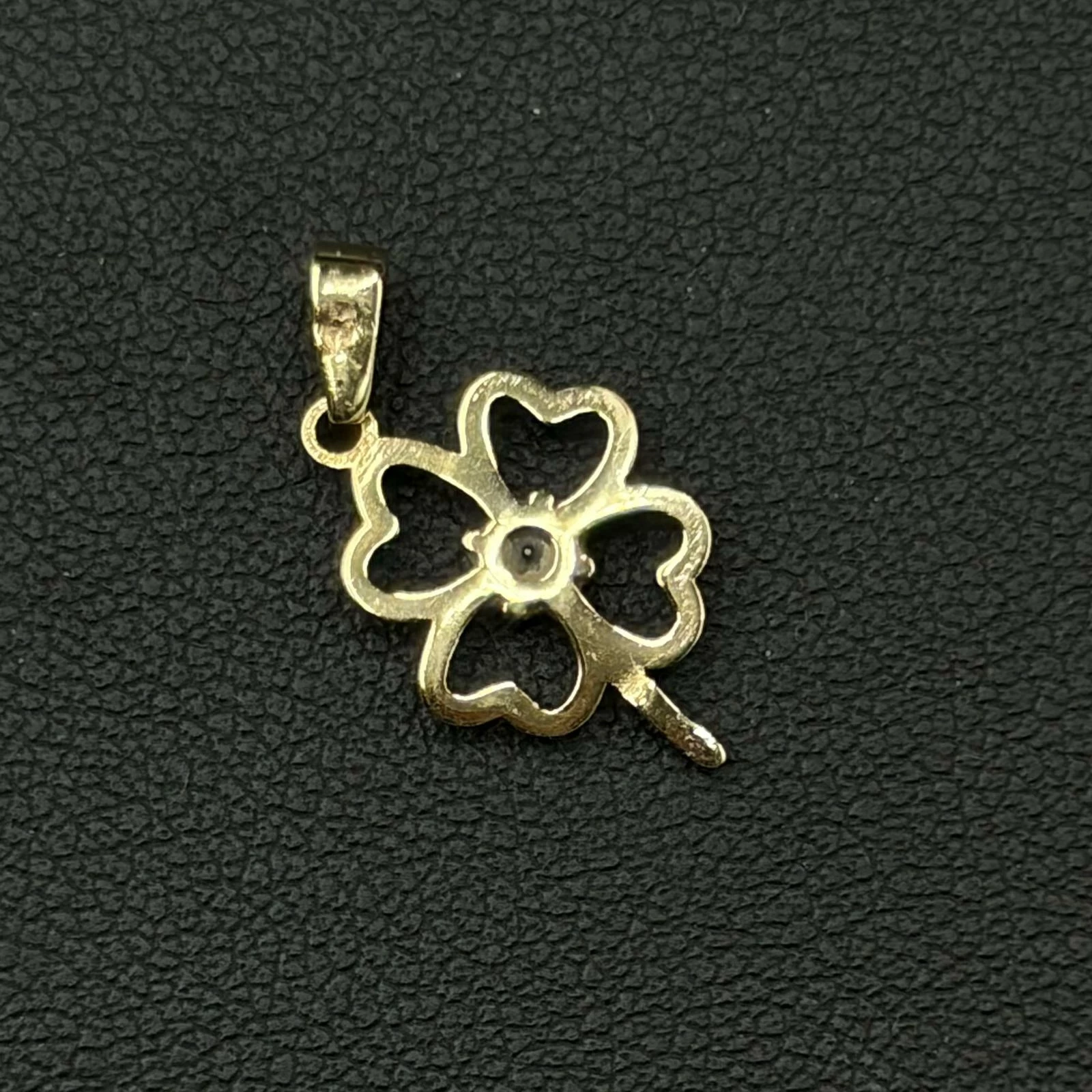 piekna-zlota-zawieszka-koniczyna-58514k040-g-stan-11323-2