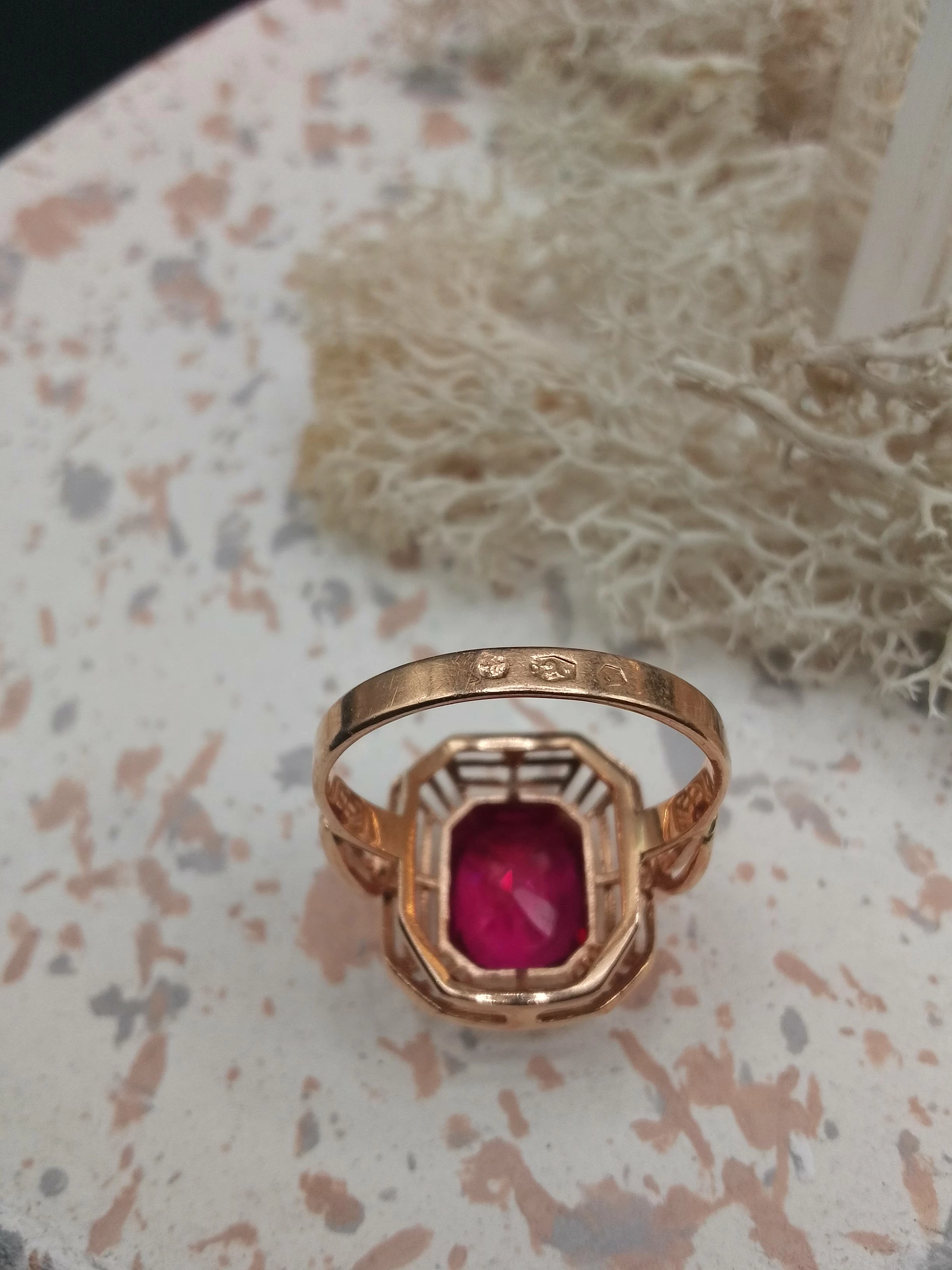 piekny-zloty-pierscionek-z-czerwonym-oczkiem-rozmiarsrednica-wew-mm-372-20