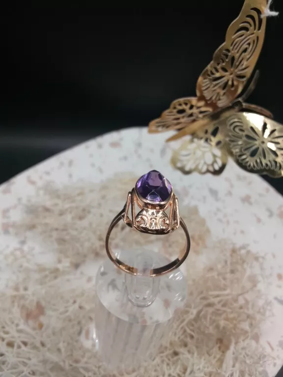 piekny-zloty-pierscionek-z-fioletowym-oczkiem-material-15835-2