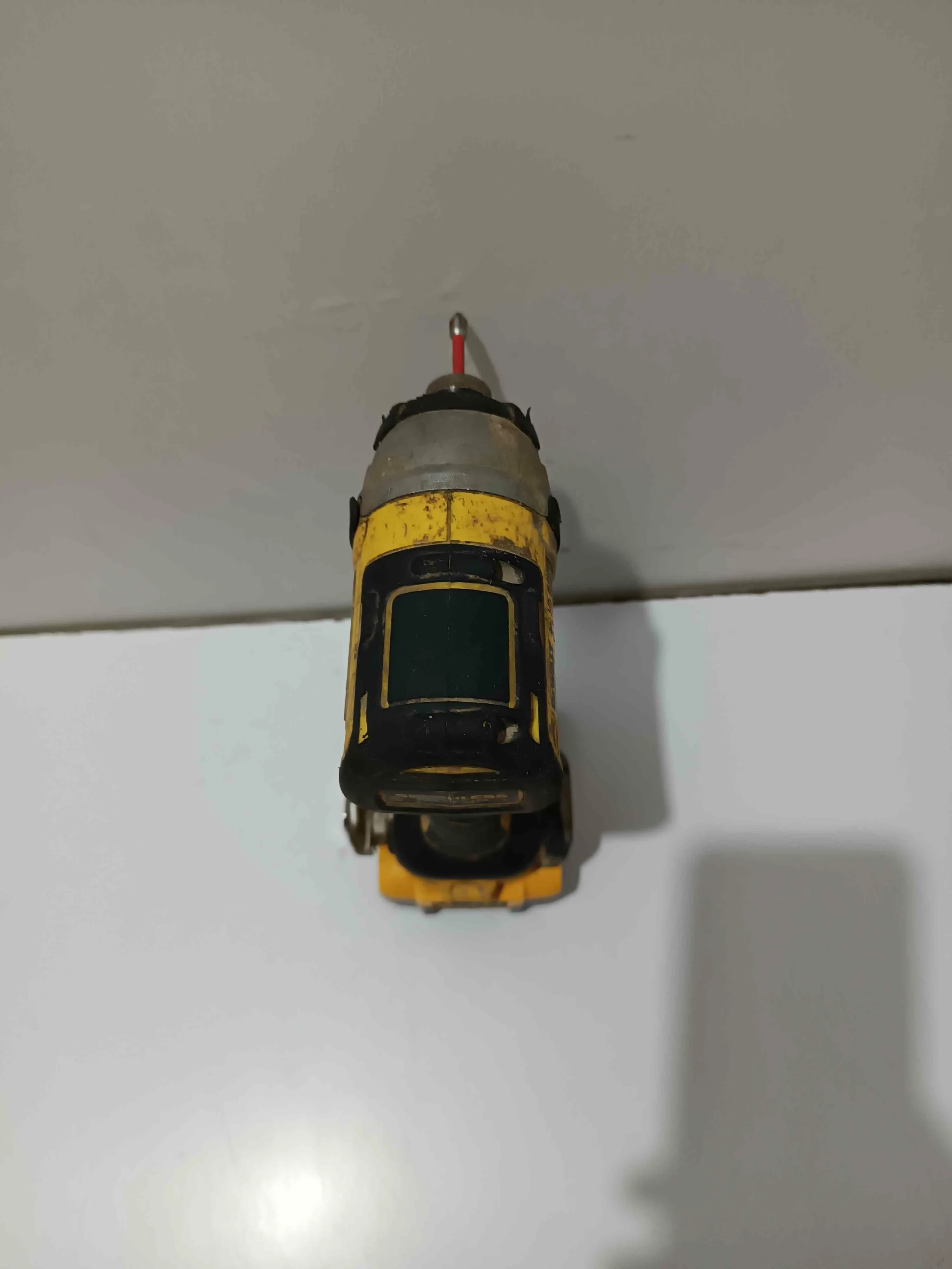 zakretarka-dewalt-dcf887-bateria-5ah-marka-248811-950256