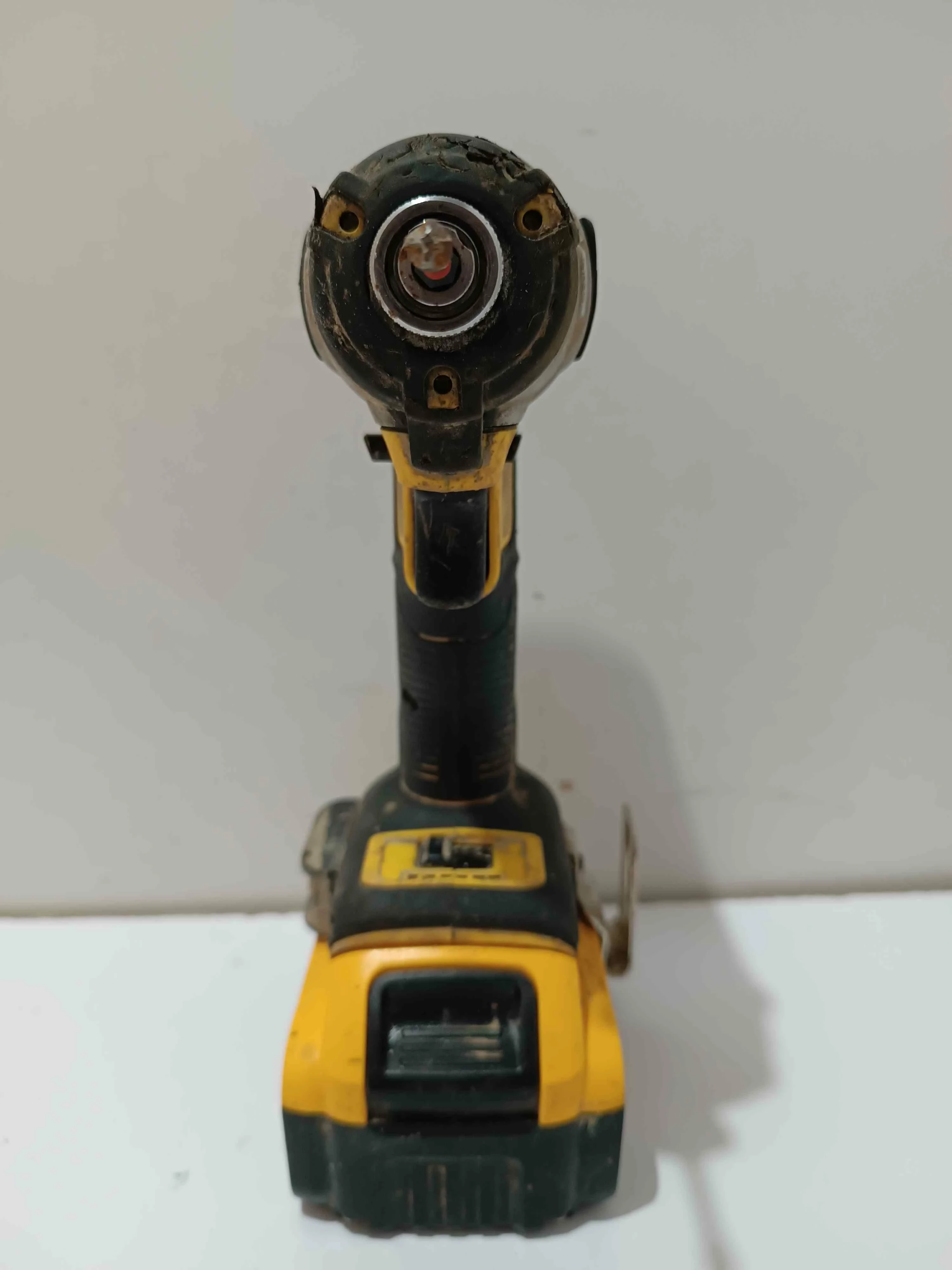 zakretarka-dewalt-dcf887-bateria-5ah-stan-11323-2