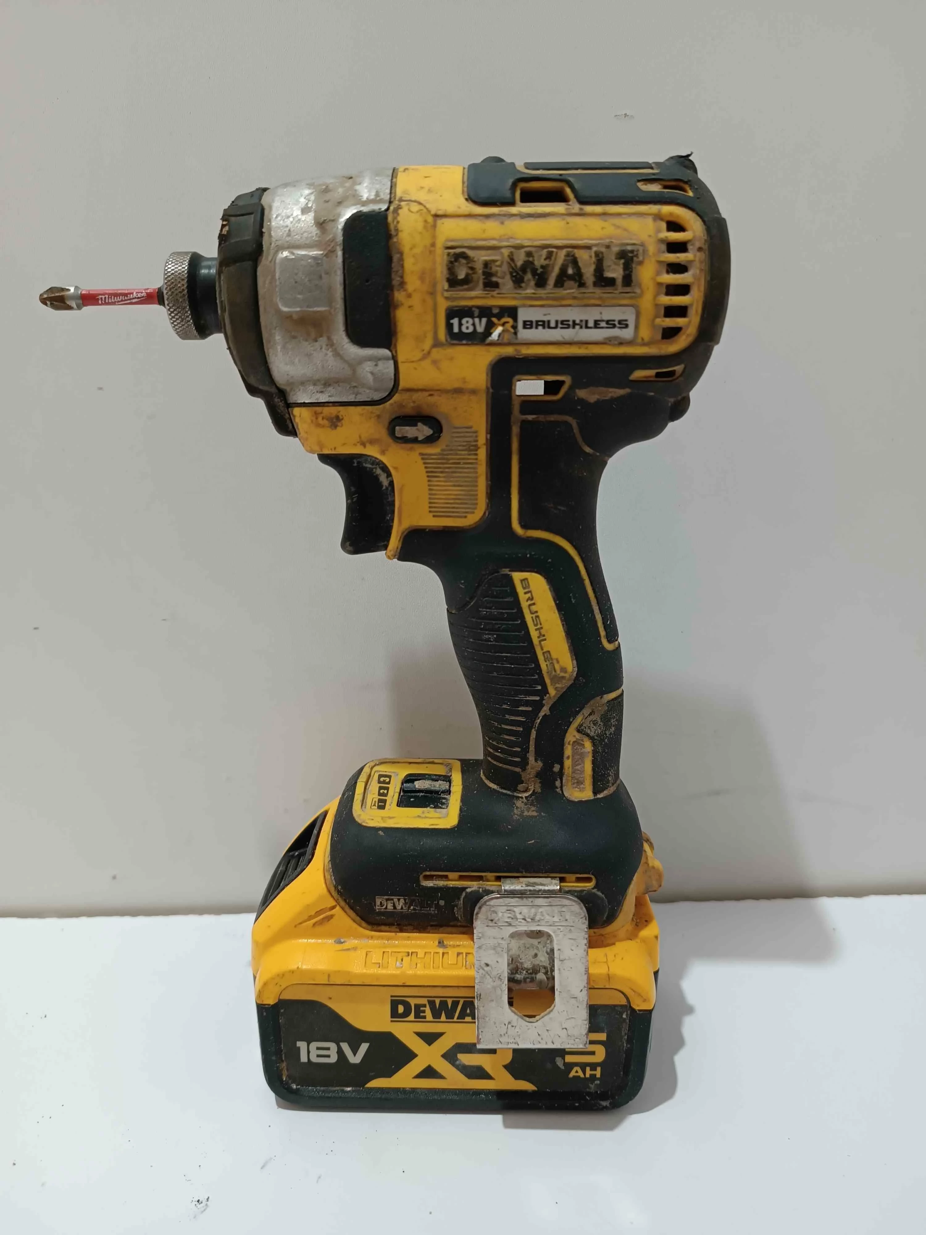 zakretarka-dewalt-dcf887-bateria-5ah-rynek-42-skawina