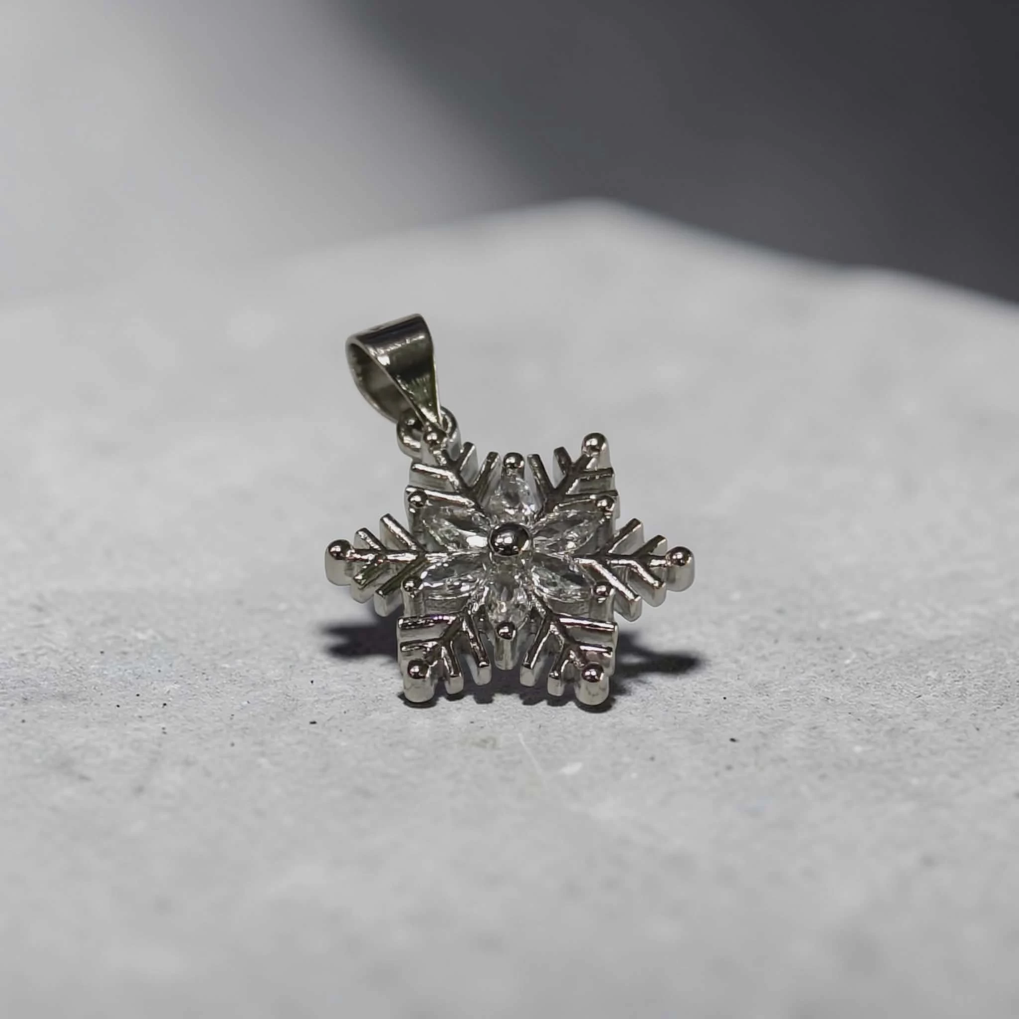 sliczna-srebrna-zawieszka-platek-sniegu-z-cyrkoniami-srebro-925-waga-151-rodzaj-2205-2
