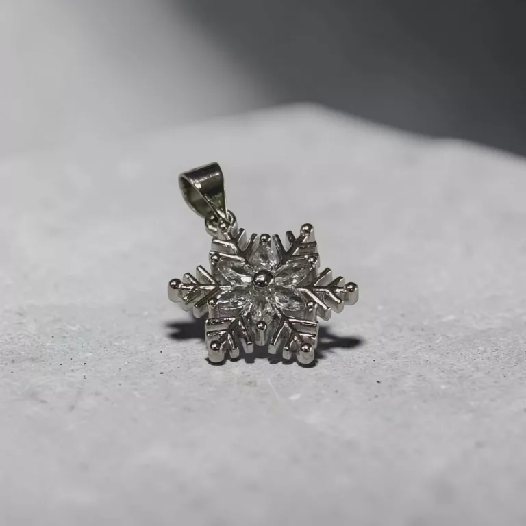 sliczna-srebrna-zawieszka-platek-sniegu-z-cyrkoniami-srebro-925-waga-151-rodzaj-2205-2
