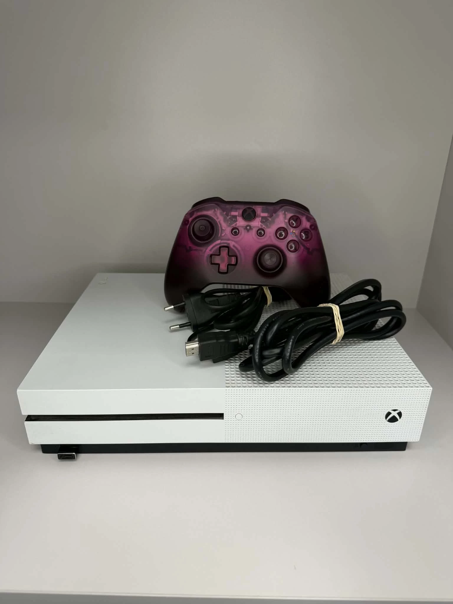 konsola-xbox-one-s-1tb-model-1681-pad-rynek-27-ostrow