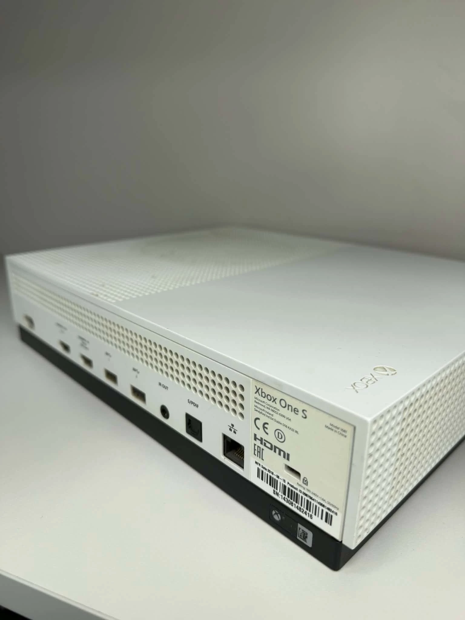 konsola-xbox-one-s-1tb-model-1681-pad-ean-gtin-889842020083