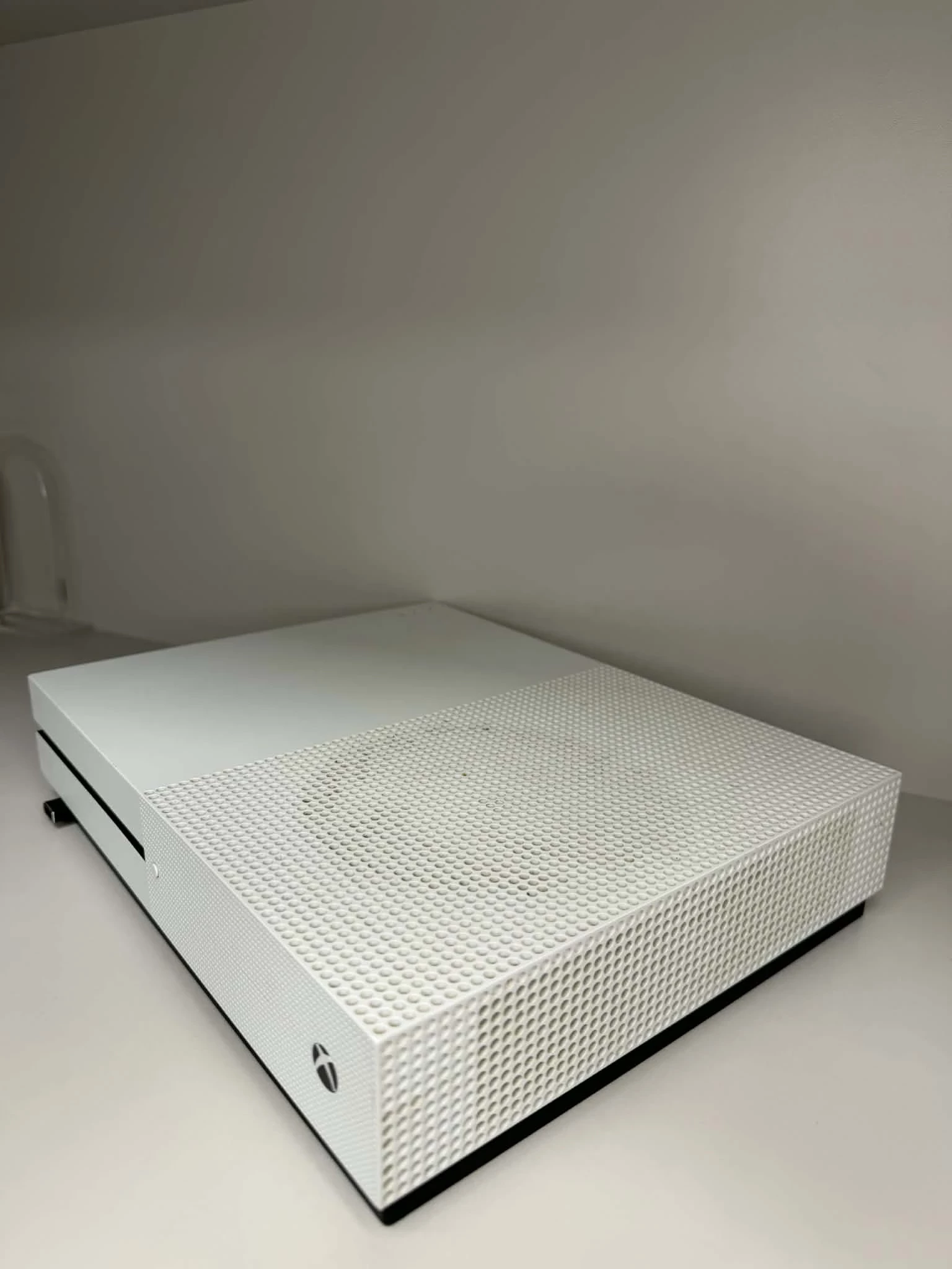 konsola-xbox-one-s-1tb-model-1681-pad-stan-11323-2