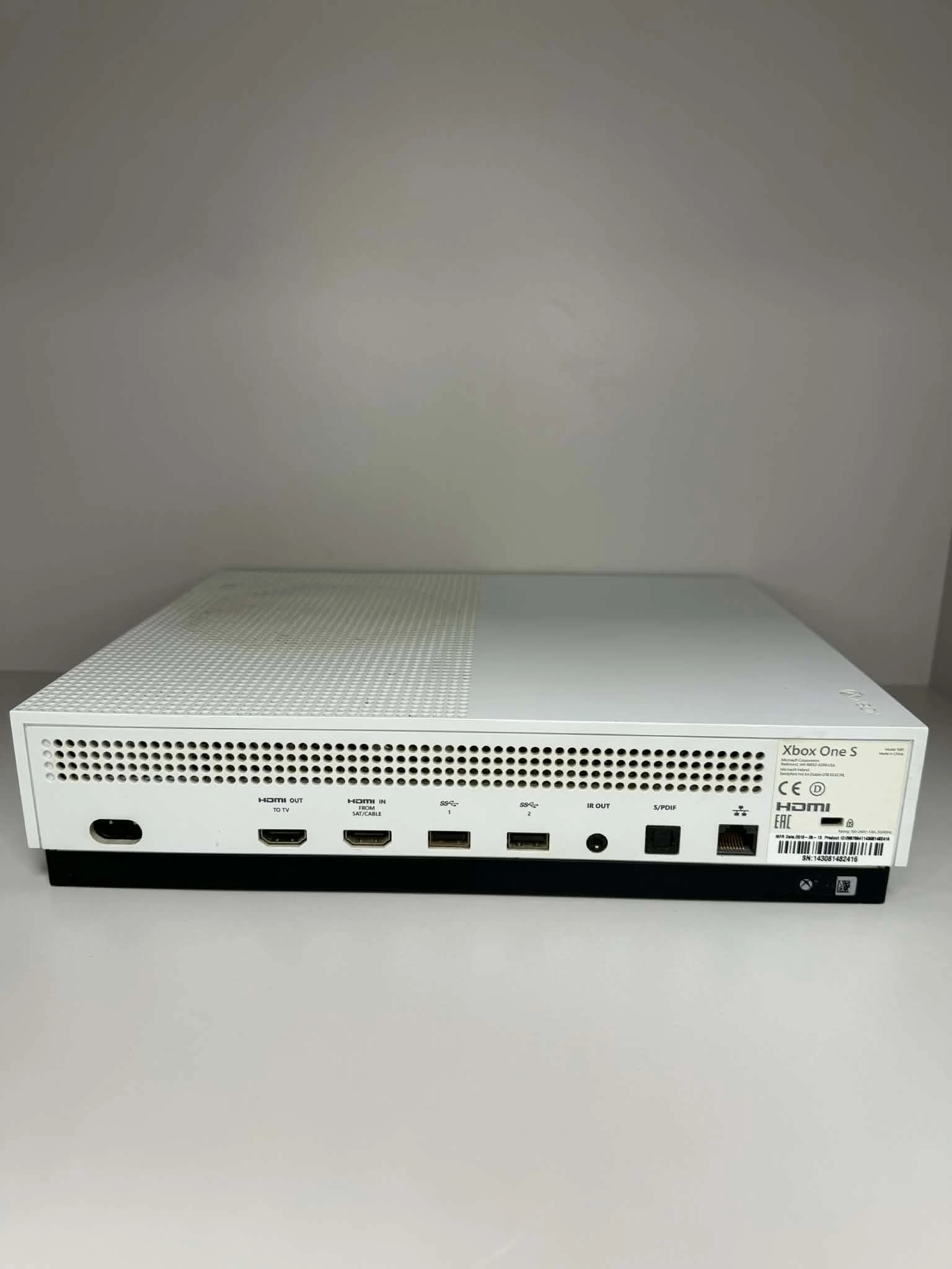 konsola-xbox-one-s-1tb-model-1681-pad-rodzaje-odtwarzanych-nosnikow-205982-1