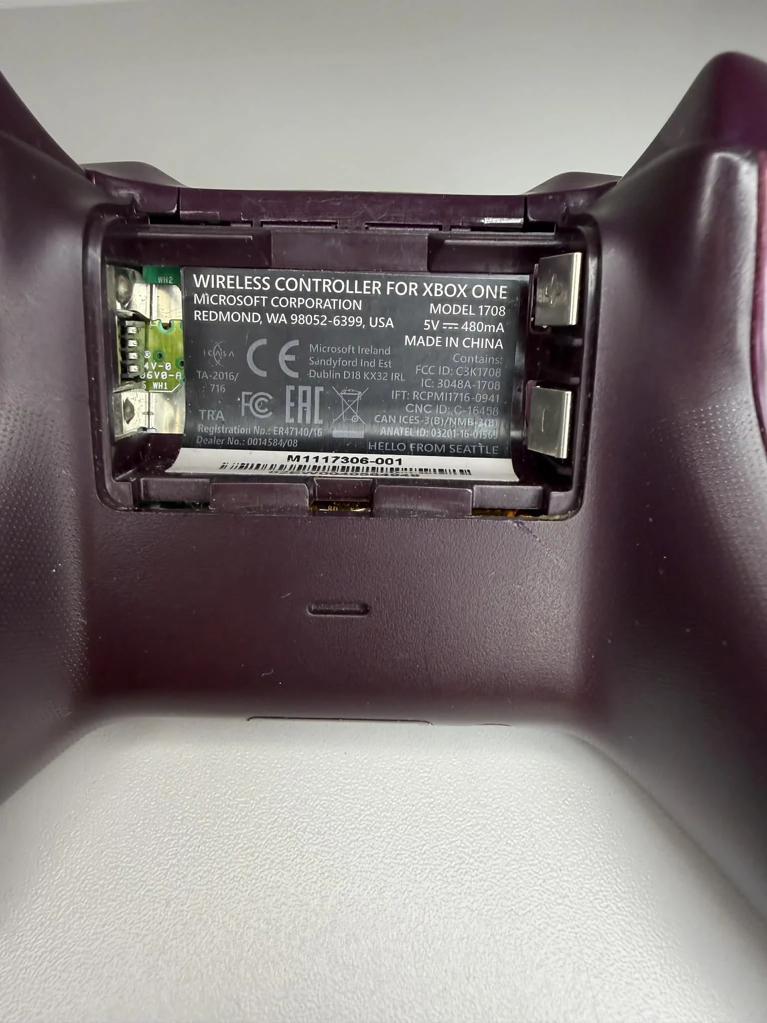 konsola-xbox-one-s-1tb-model-1681-pad-kolor-249512-1647414