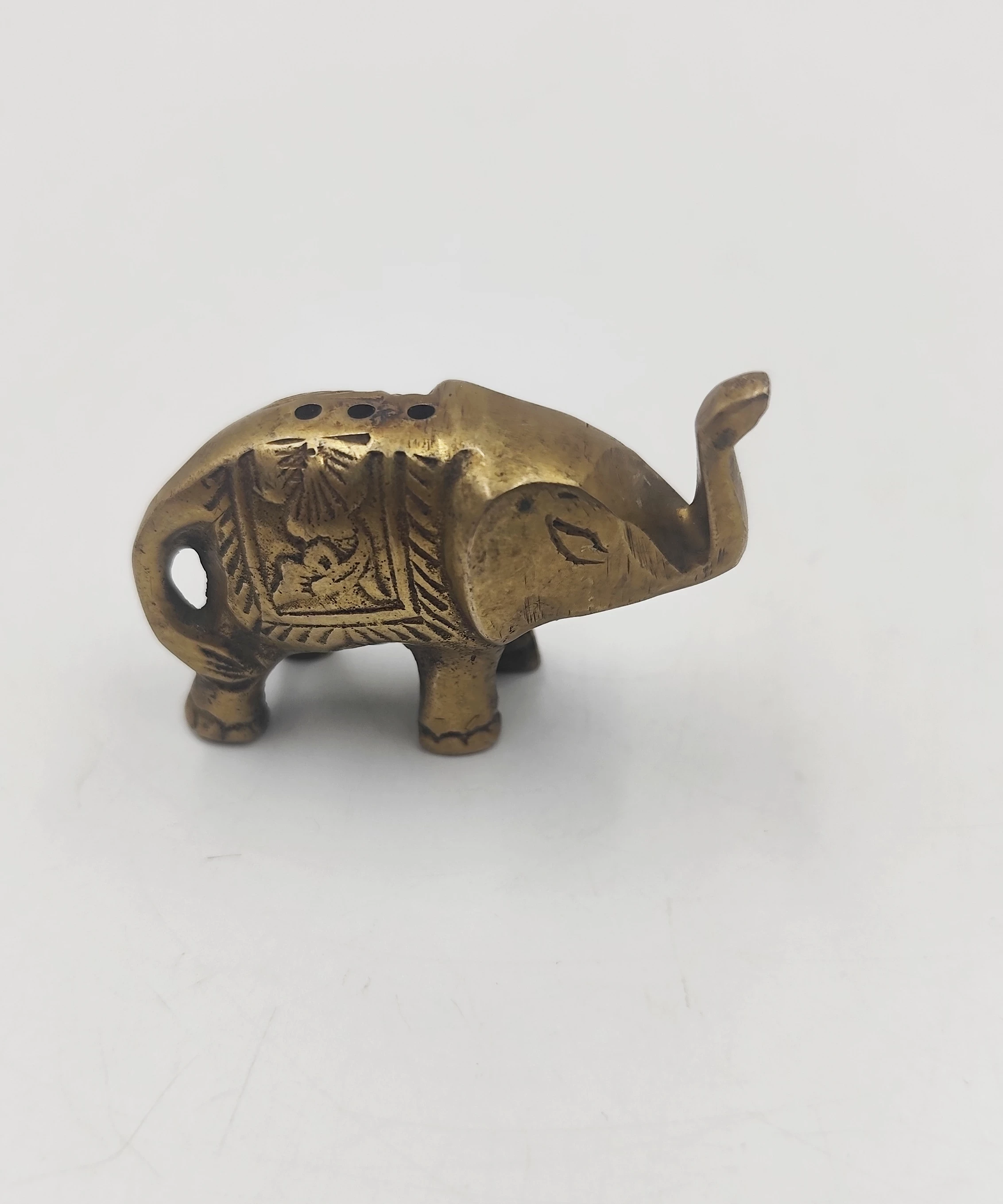 maly-mosiezny-kadzielnik-w-ksztalcie-slonia-powstancow-slaskich-122-wroclaw