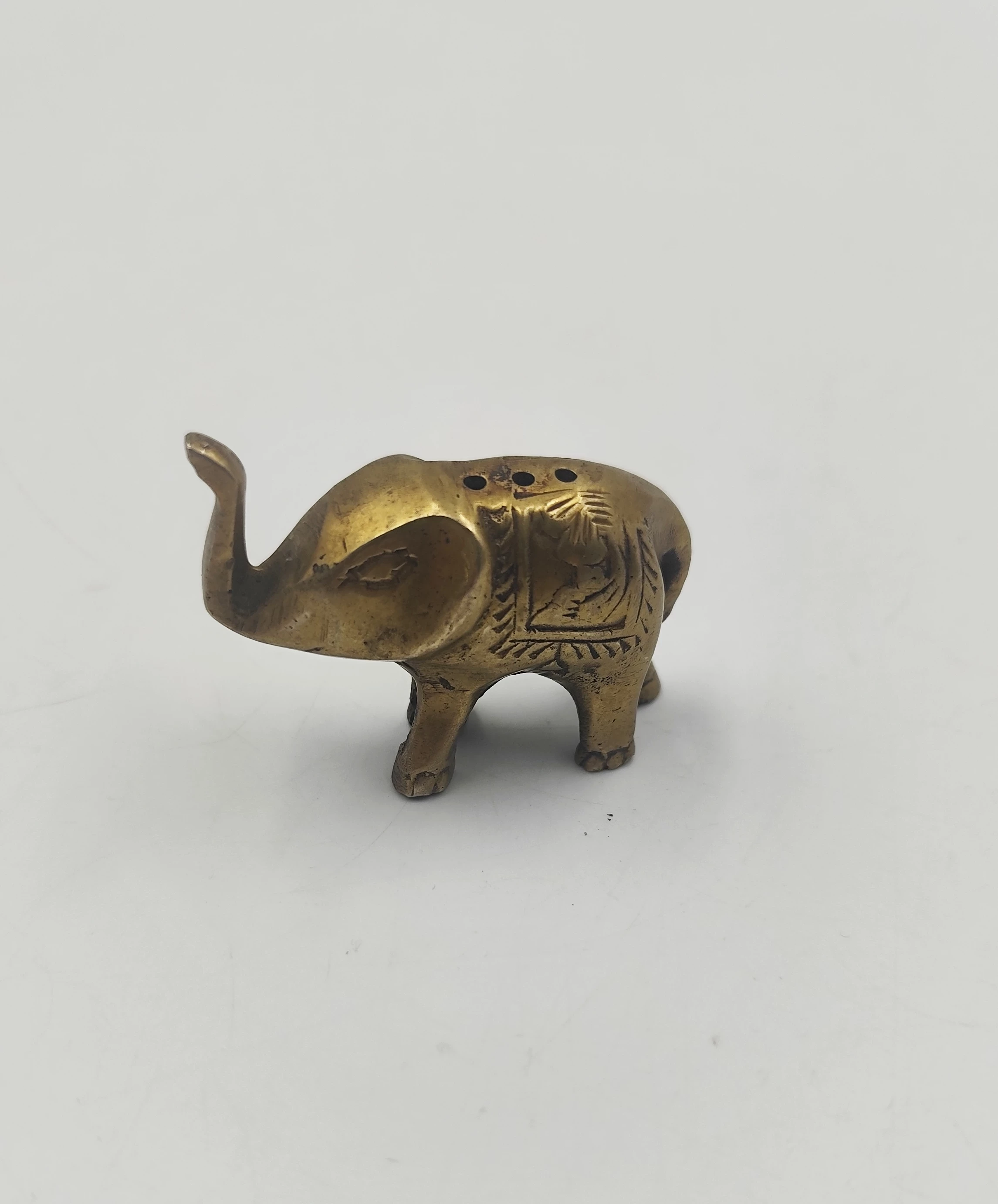 maly-mosiezny-kadzielnik-w-ksztalcie-slonia-powstancow-slaskich-122-wroclaw