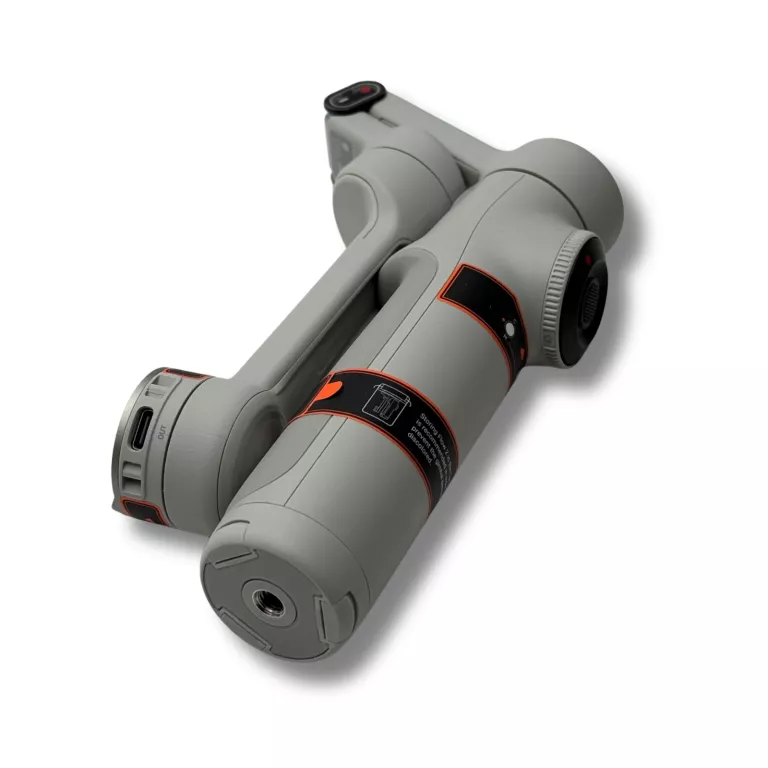 gimbal-insta360-flow-2-szary-z-ai-tracker-model-stabilizator-aparatu-w-smartfonie