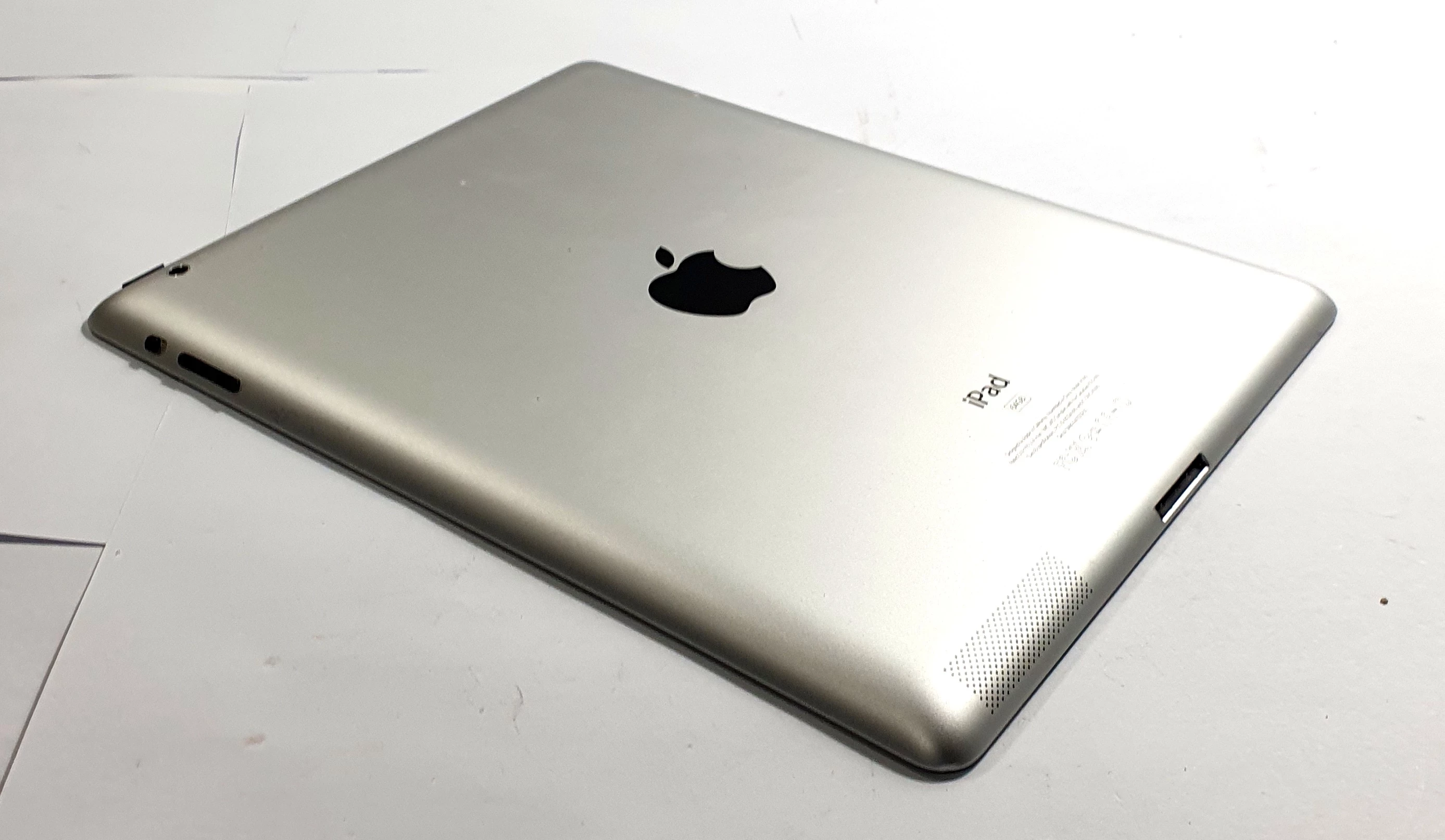 tablet-apple-ipad-2-a1395-64gbkabel-przekatna-ekranu-970