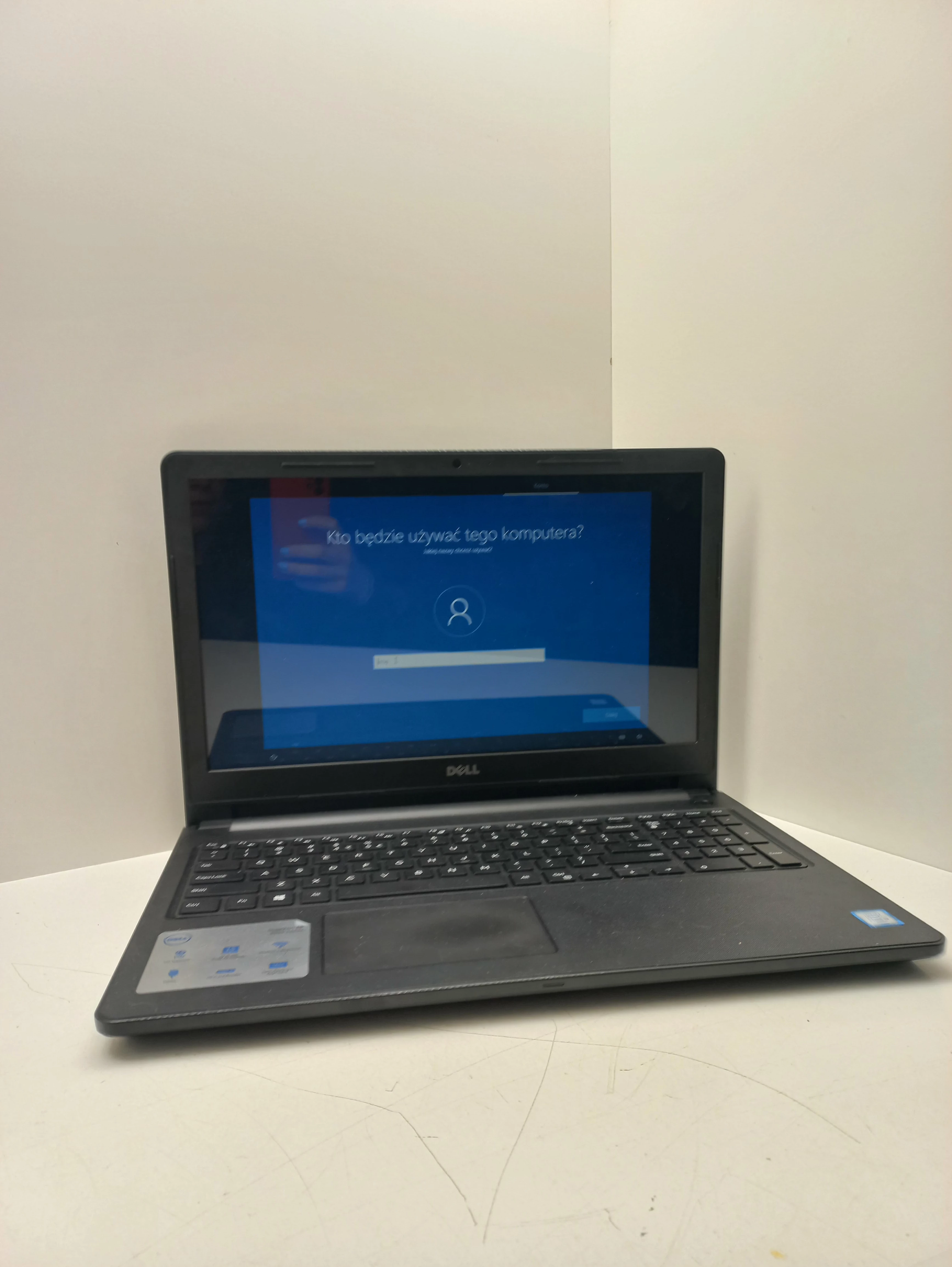 laptop-dell-inspirion-15-3567-i3-12gb-1tb-windows-10-rodzaj-karty-graficznej-1234-1