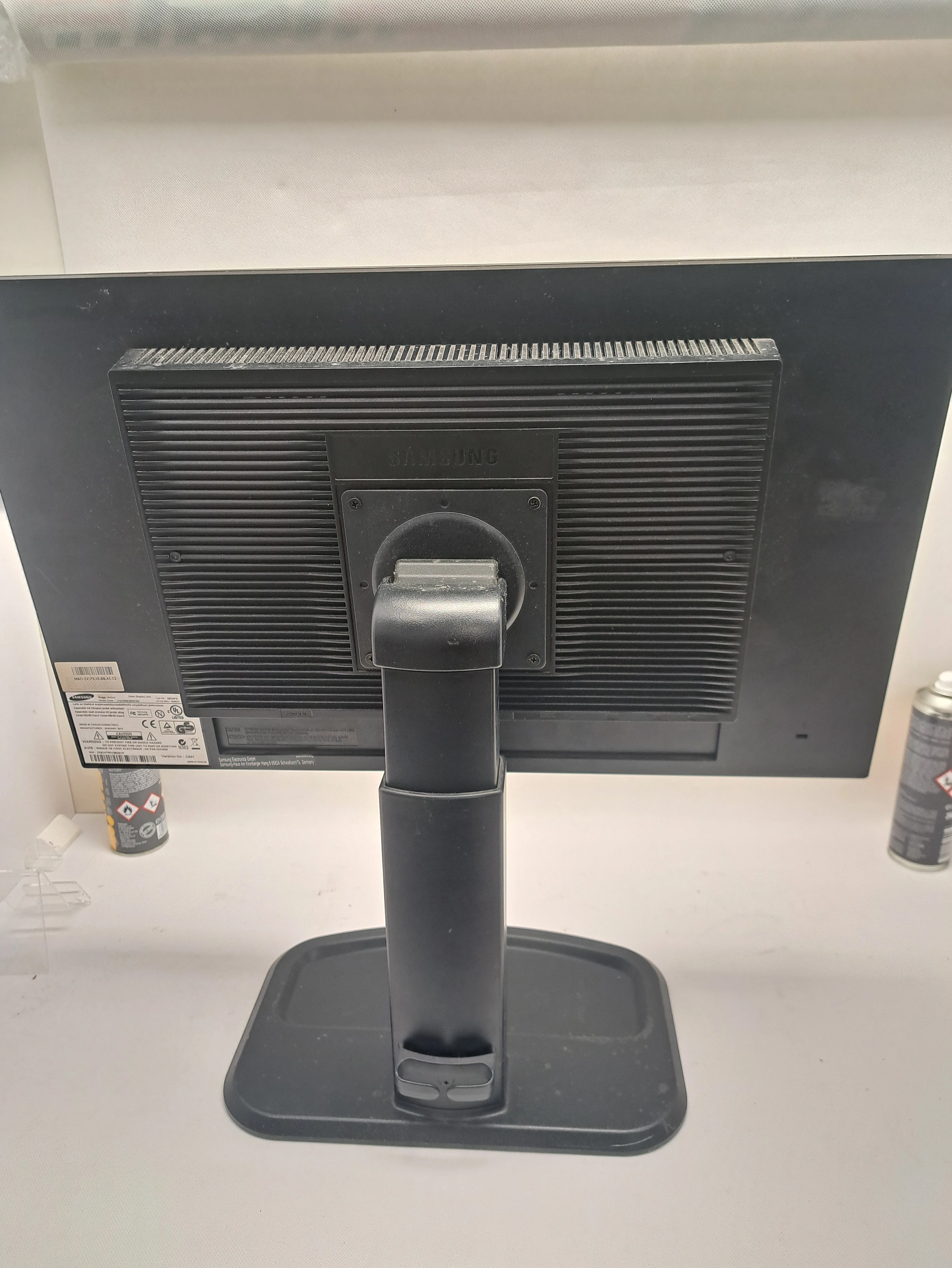 monitor-samsung-nc241-przekatna-ekranu-cale-2350