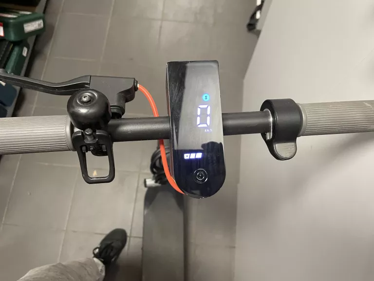 xiaomi-electric-scooter-4-lite-2nd-gen-opis-moc-silnika-30000