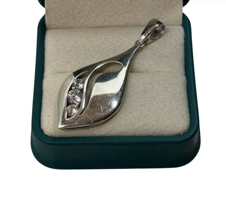 ciekawa-srebrna-zawieszka-z-cyrkoniami-455g-925-stan-11323-2