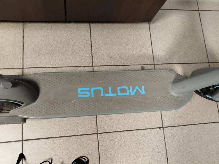 hulajnoga-motus-10-350w-kod-producenta-scooty-10-gen-5-szary