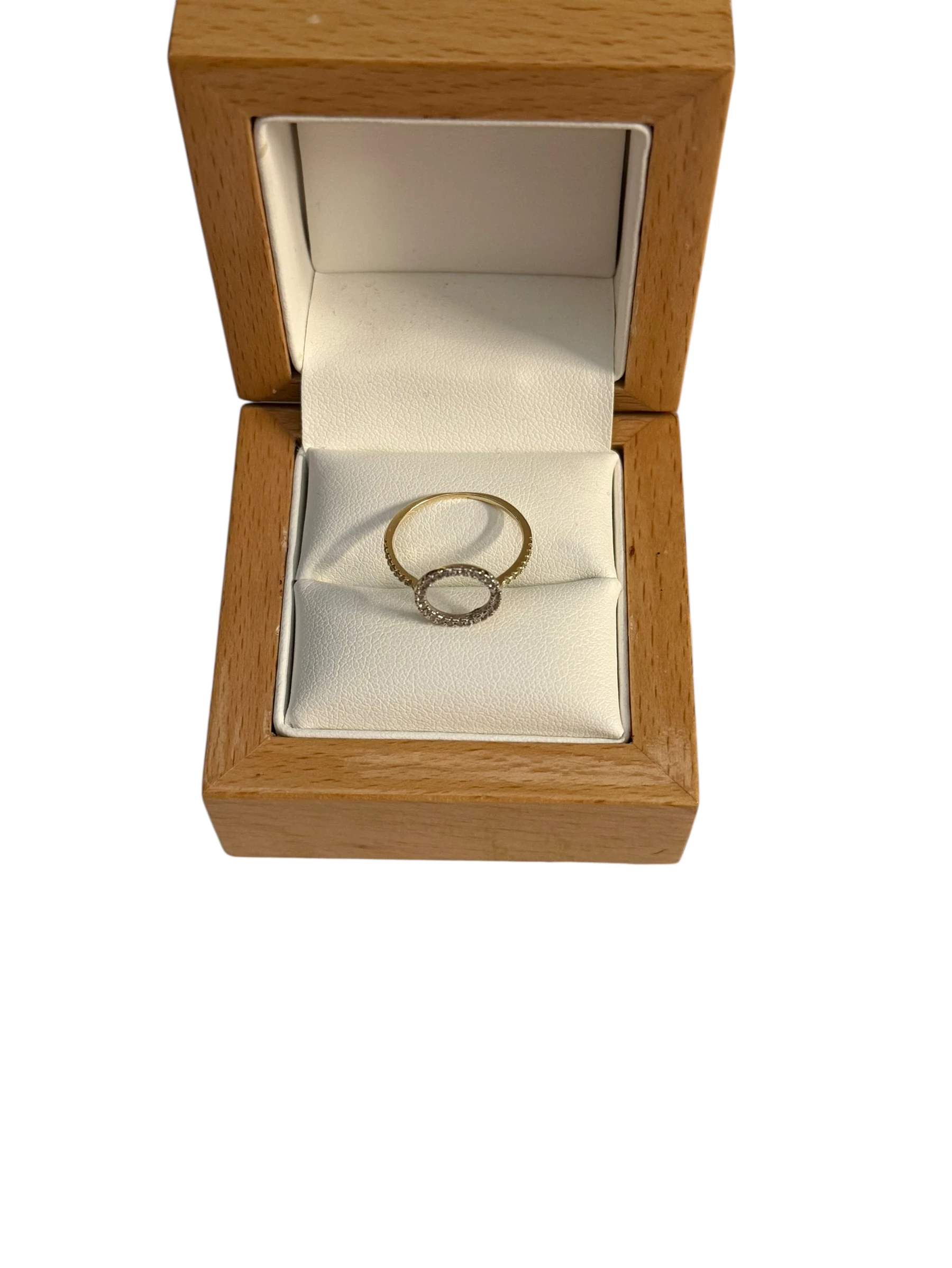 piekny-zloty-pierscionek-material-15835-2