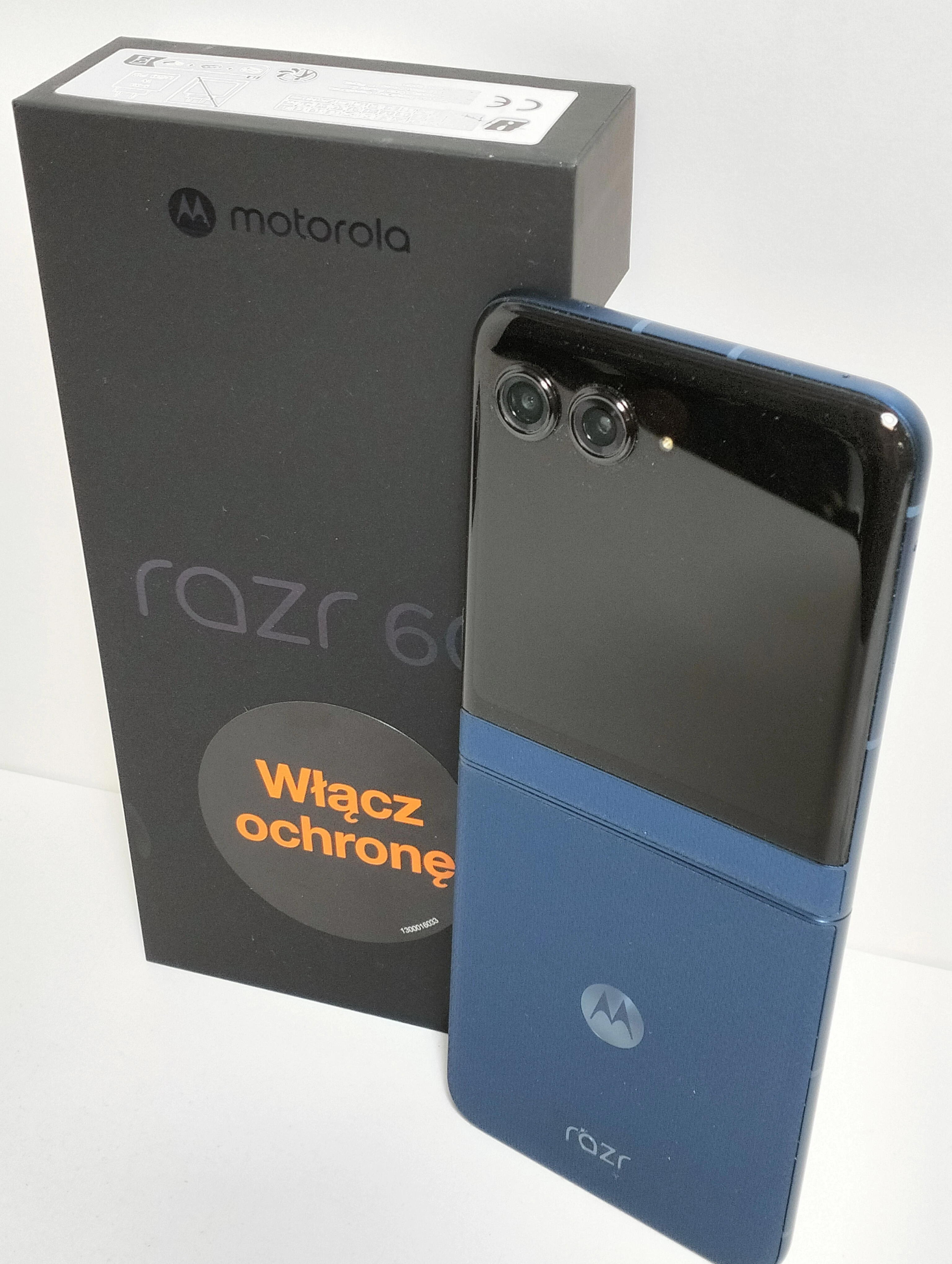 telefon-motorola-razr-60-256gb-bez-rat-typ-202685-212929