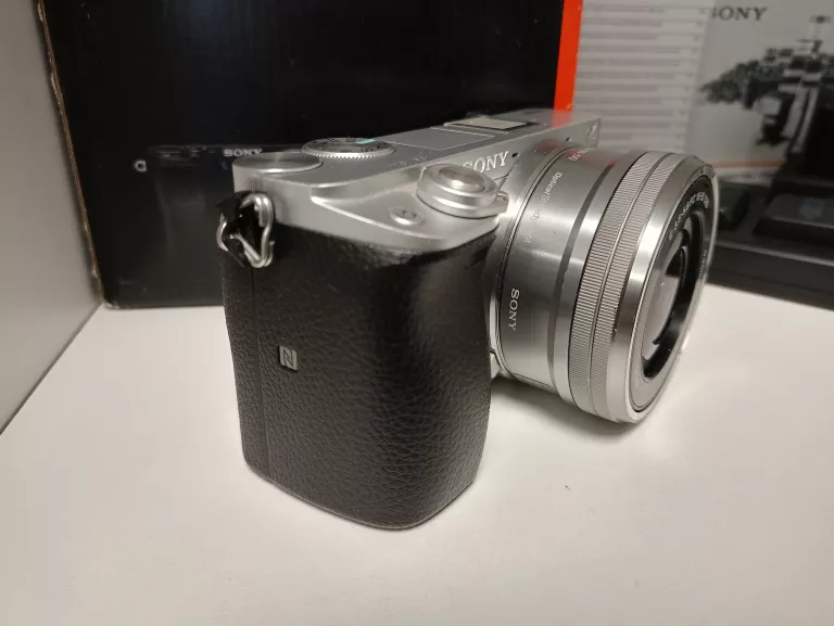 aparat-fotograficzny-sony-a6300-korpus-obiektyw-6-baterii-akcesoria-model-a6300