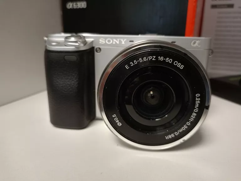 aparat-fotograficzny-sony-a6300-korpus-obiektyw-6-baterii-akcesoria-stabilizacja-14349-8