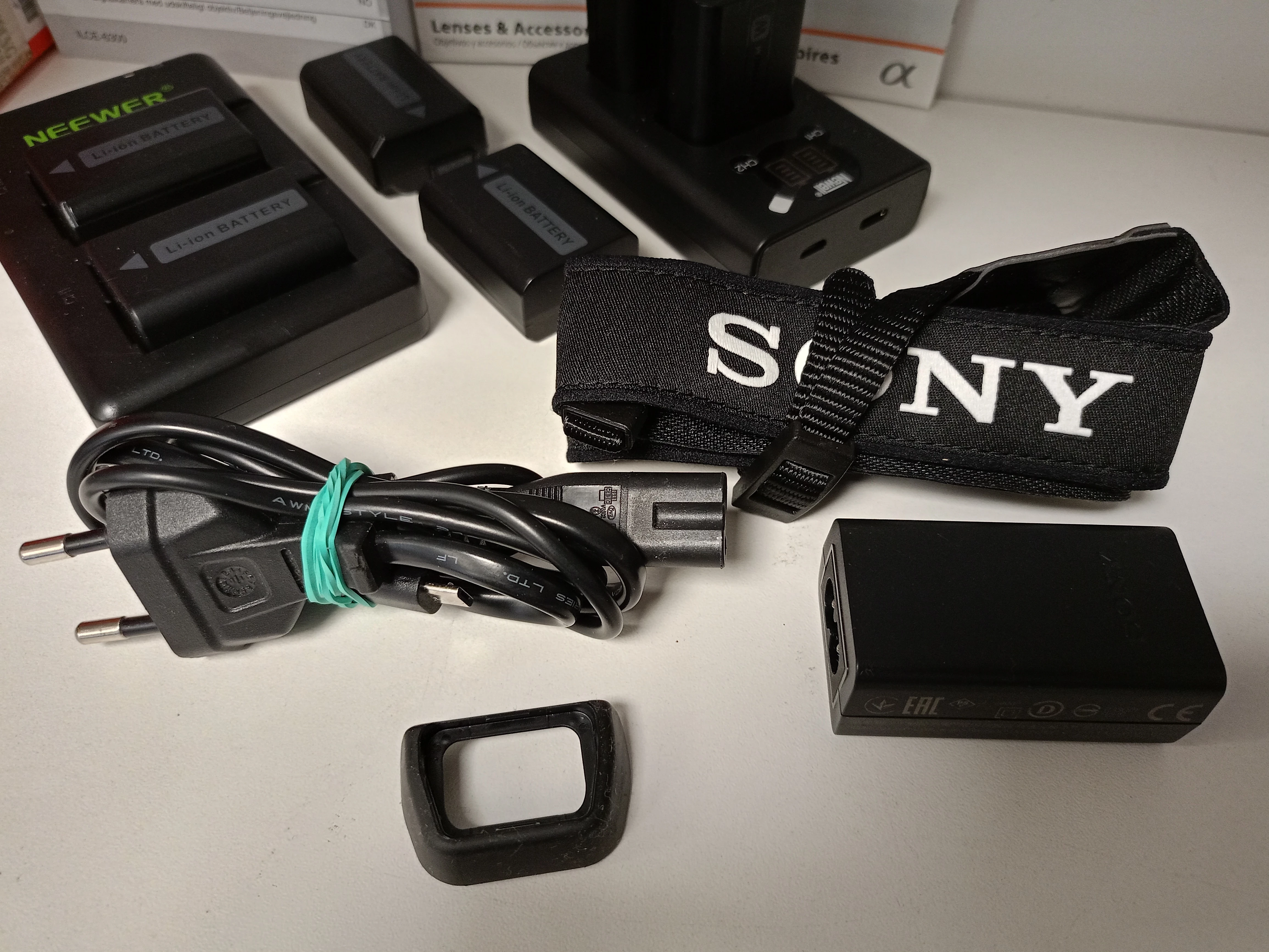 aparat-fotograficzny-sony-a6300-korpus-obiektyw-6-baterii-akcesoria-w-zestawie-814-1