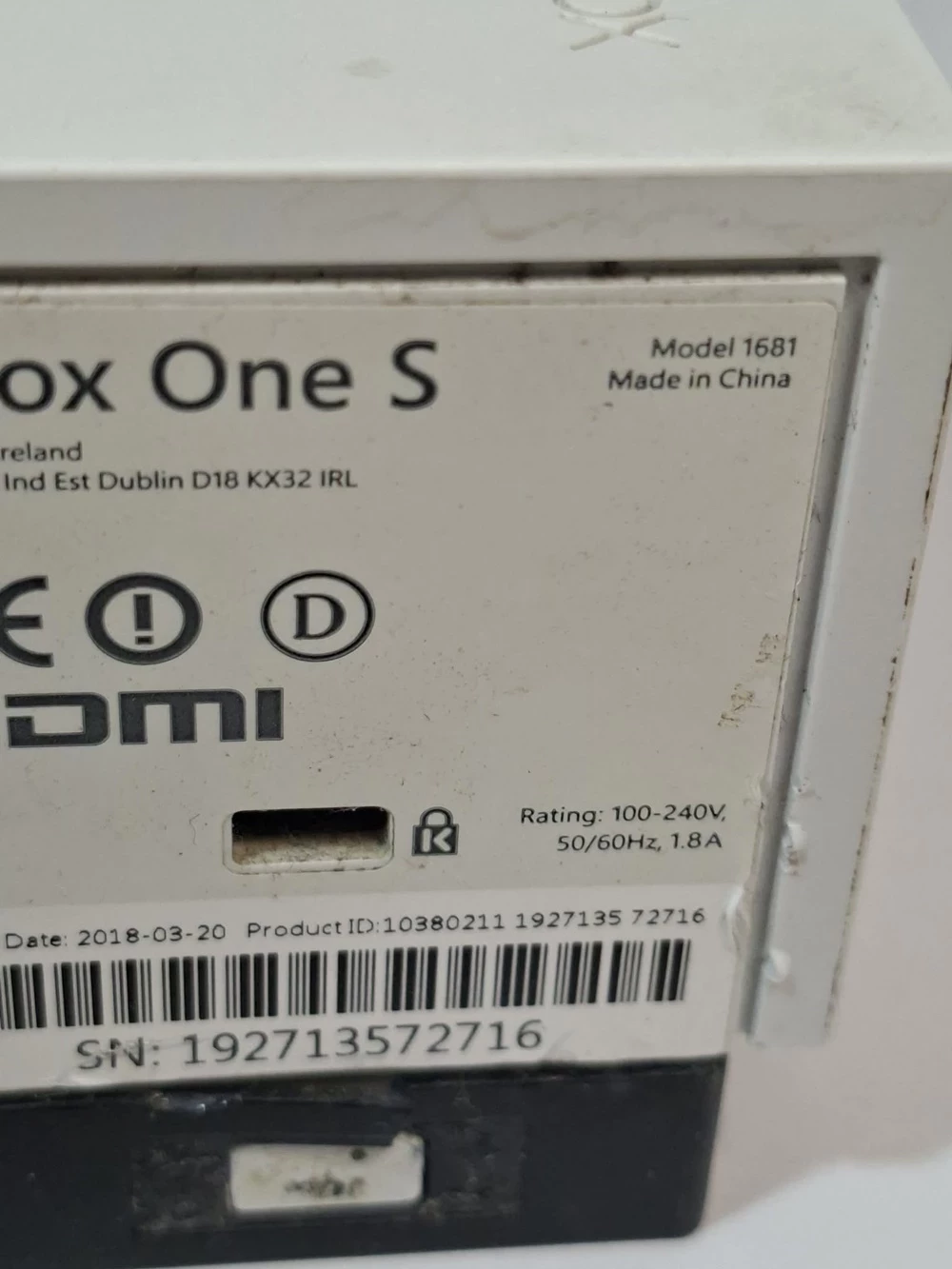 xbox-one-1681-konsola-at-opis-wersja-konsoli-130591-1