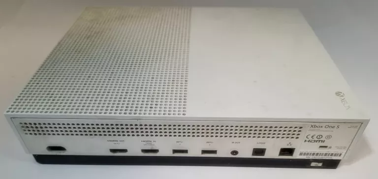 xbox-one-1681-konsola-at-opis-liczba-kontrolerow-w-zestawie-205994-225550