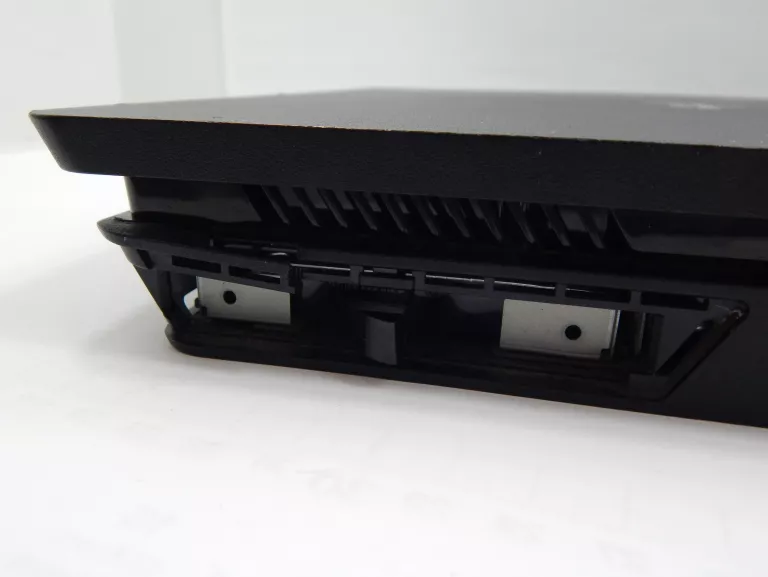 konsola-ps4-cuh-2216b-1tb-liczba-kontrolerow-w-zestawie-205994-225550