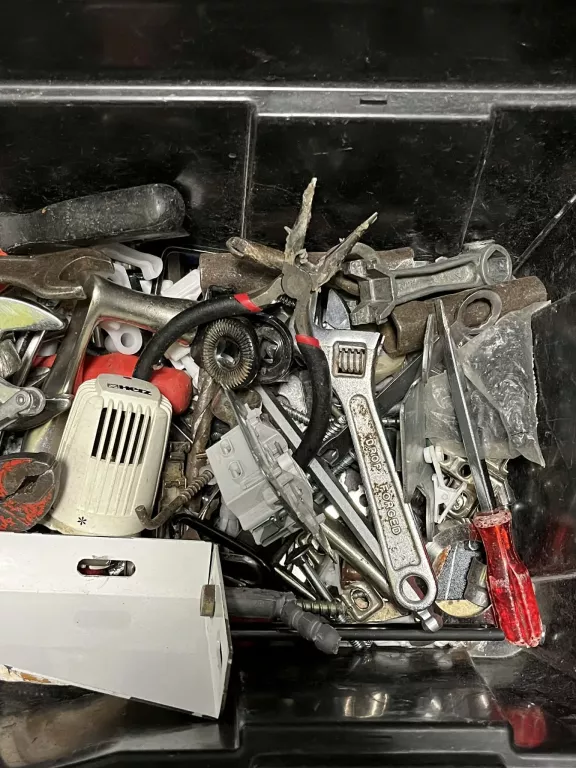 skrzynka-z-narzedziami-stan-11323-2