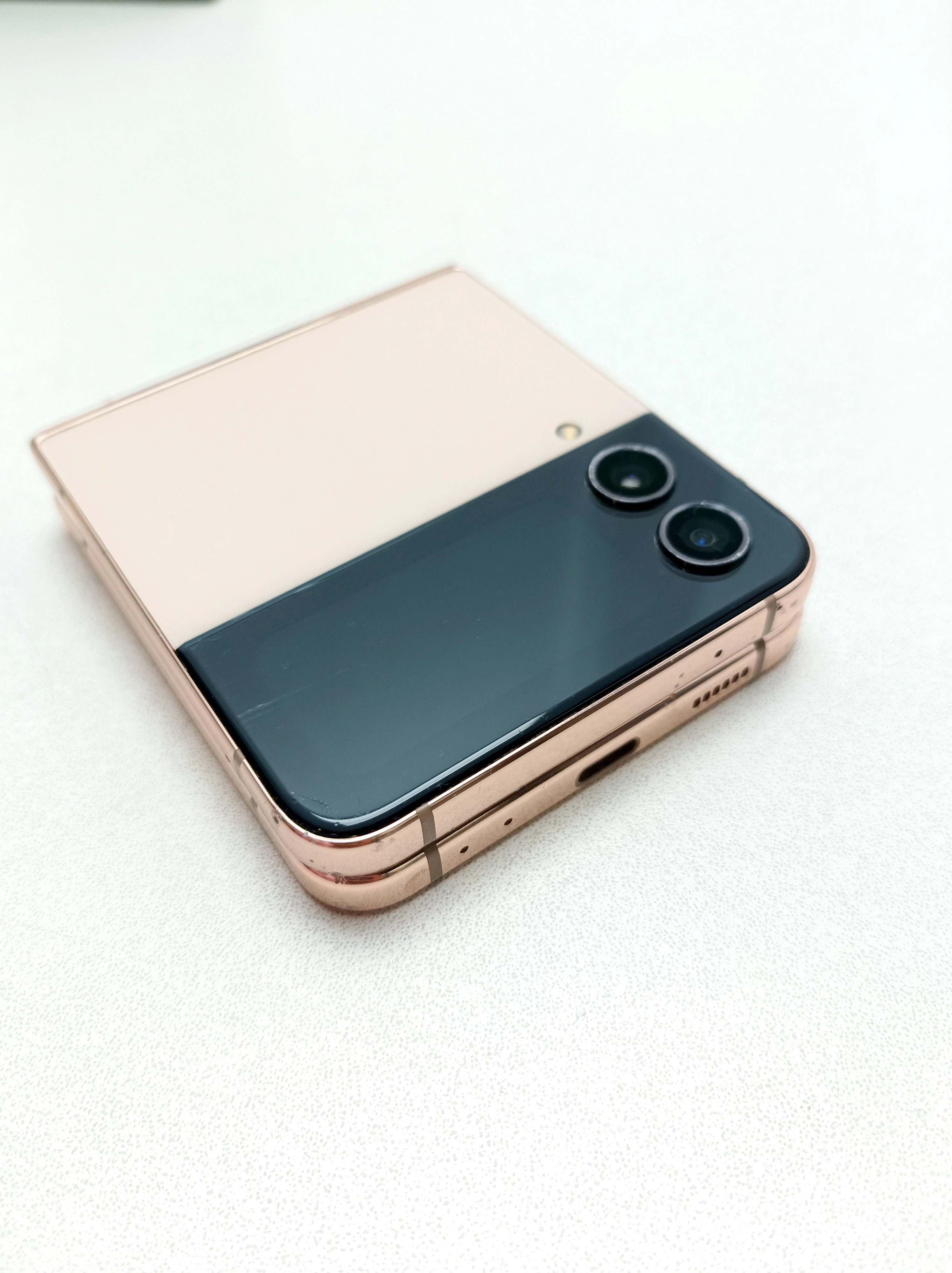 telefon-samasung-galaxy-zflip4-pudelko-pojemnosc-akumulatora-3700