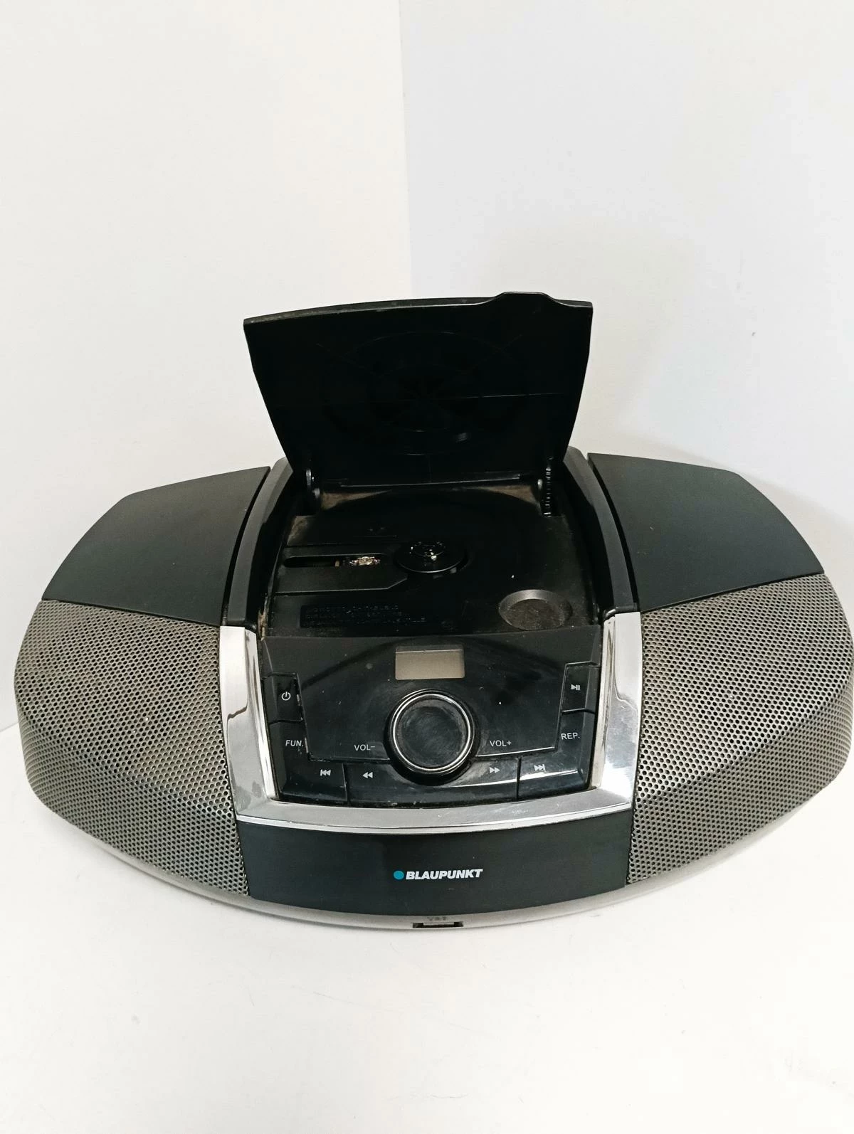 radioodtwarzacz-blaupunkt-bb12bk-stan-11323-2