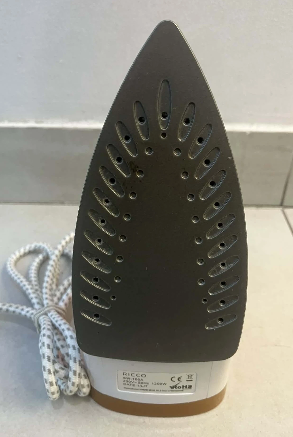 zelazko-ricco-sw-105a-1200-w-model-sw-105a