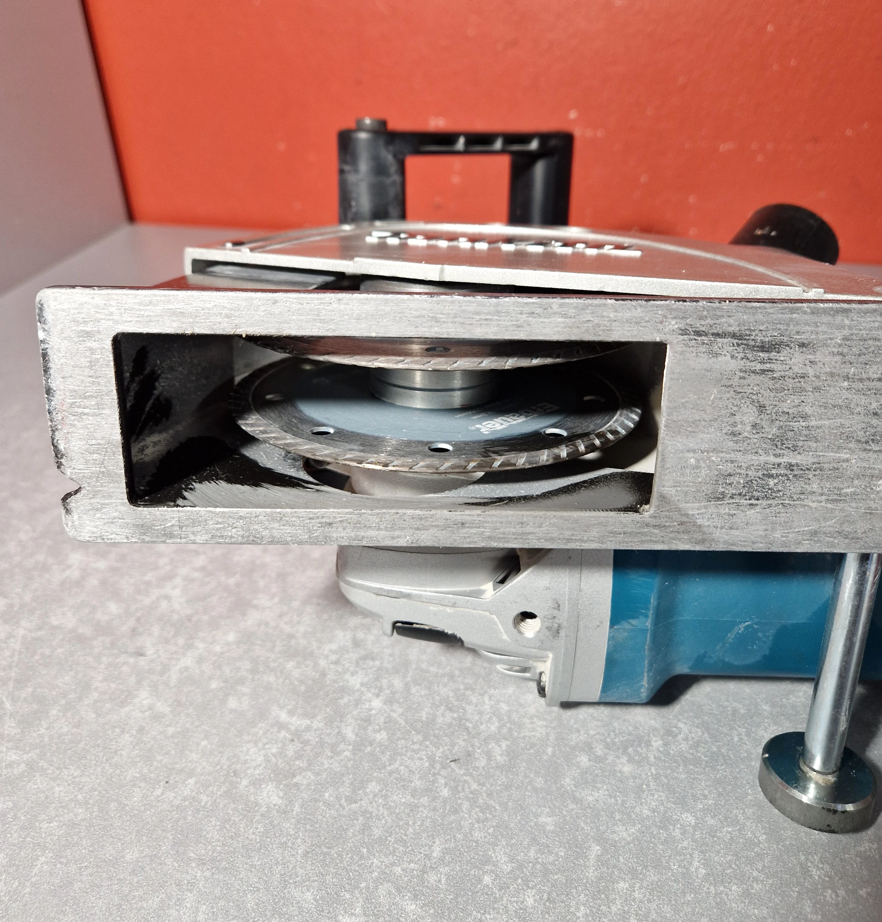 bruzdownica-makita-sg1251j-walizka-minimala-szerokosc-ciecia-6