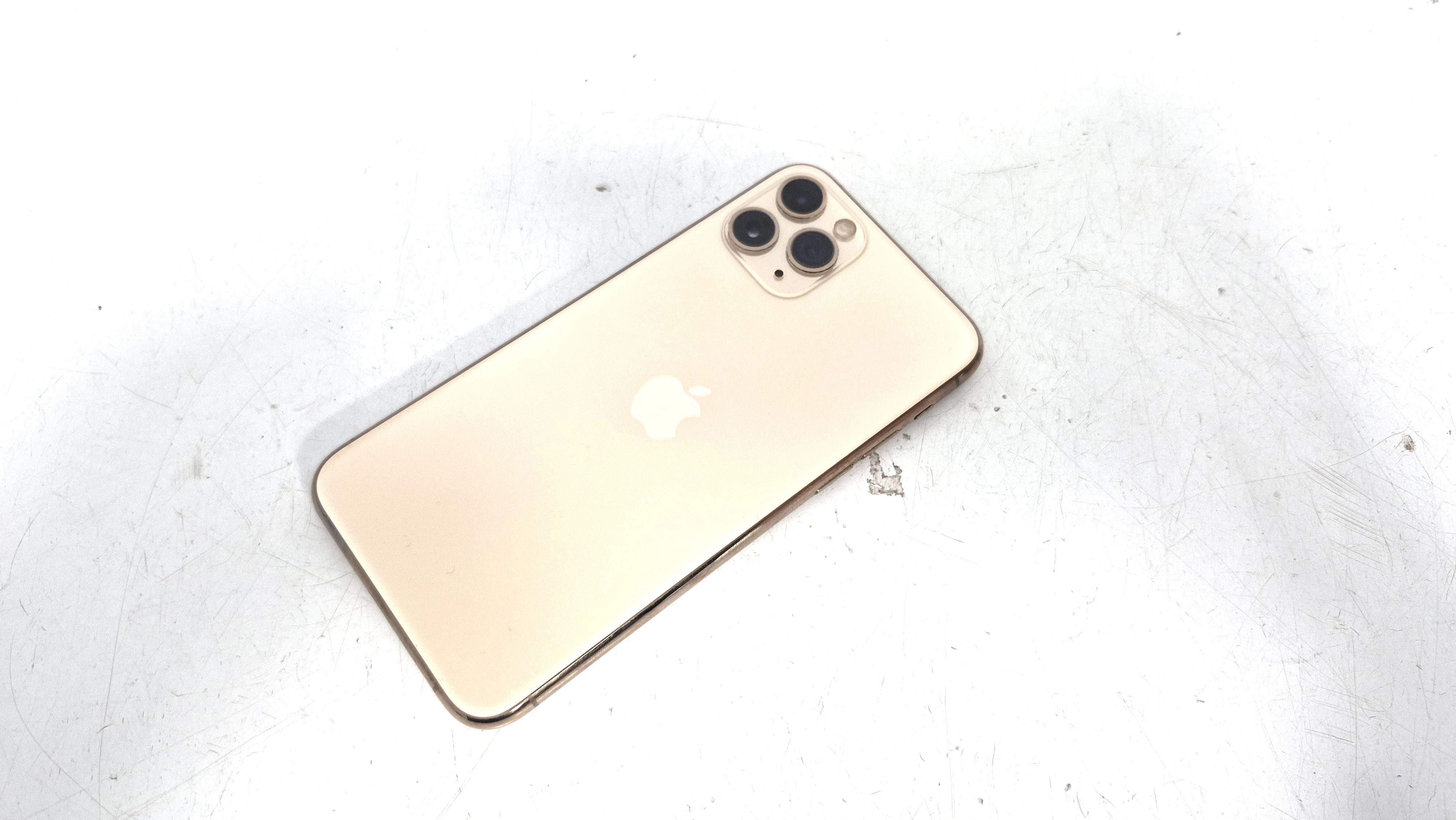 telefon-iphone-11-pro-64gb-82-kbat-przekatna-ekranu-580